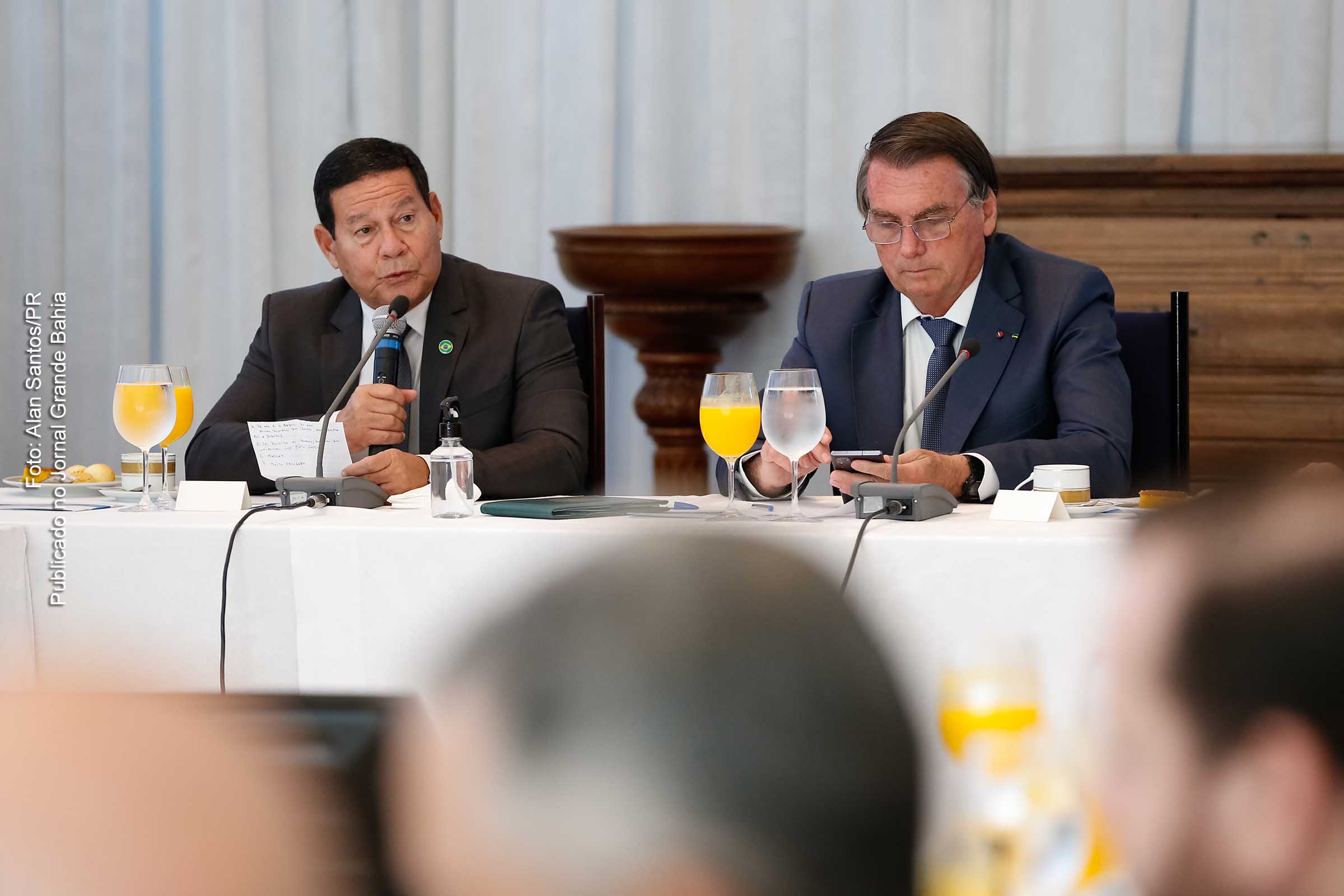 A visão distorcida do vice-presidente Hamilton Mourão como defensor da Amazônia