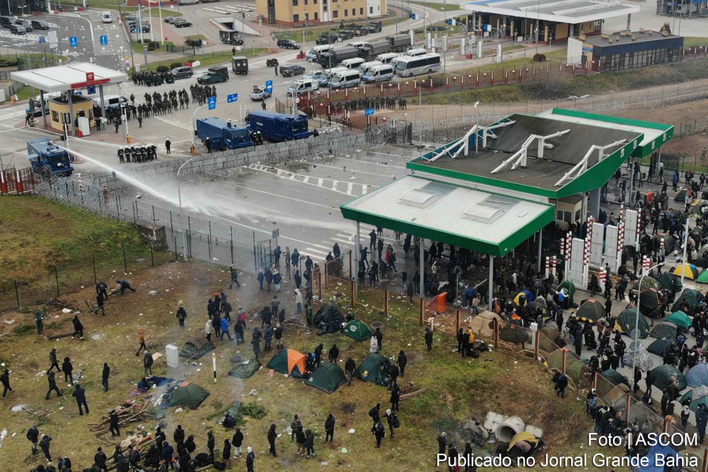 Milhares de migrantes que estão concentrados na fronteira entre a Polônia e a Bielorússia não se conformam com a situação e continuam a tentar entrar.