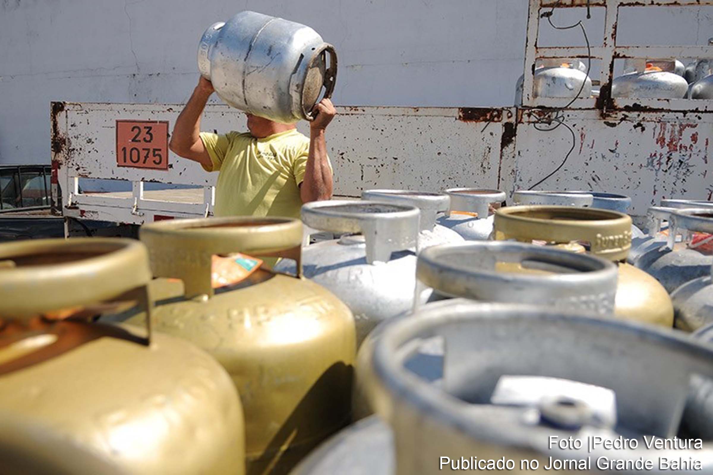 Benefício será pago a cada dois meses, equivalente à metade do preço do botijão, no mínimo.