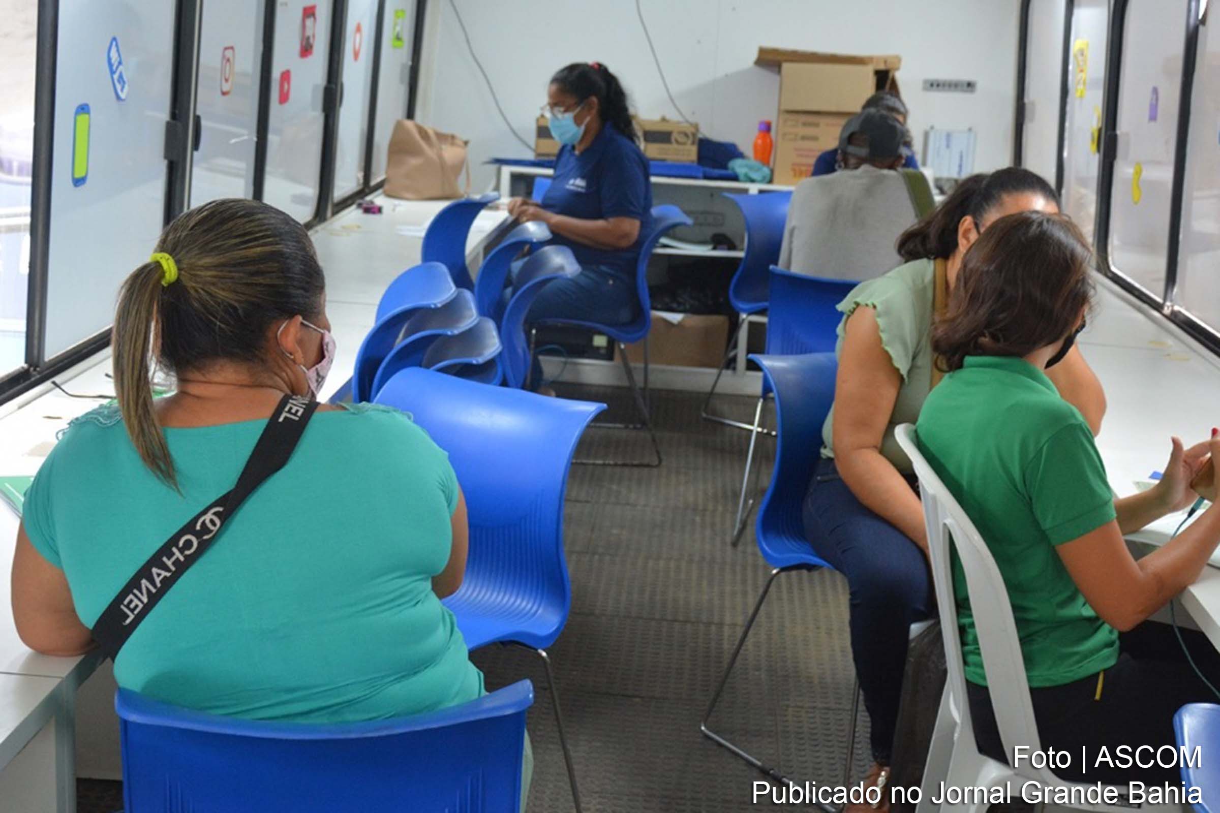 CRAS Itinerante da Prefeitura de Feira de Santana promove atendimento no Bairro Alto do Papagaio.