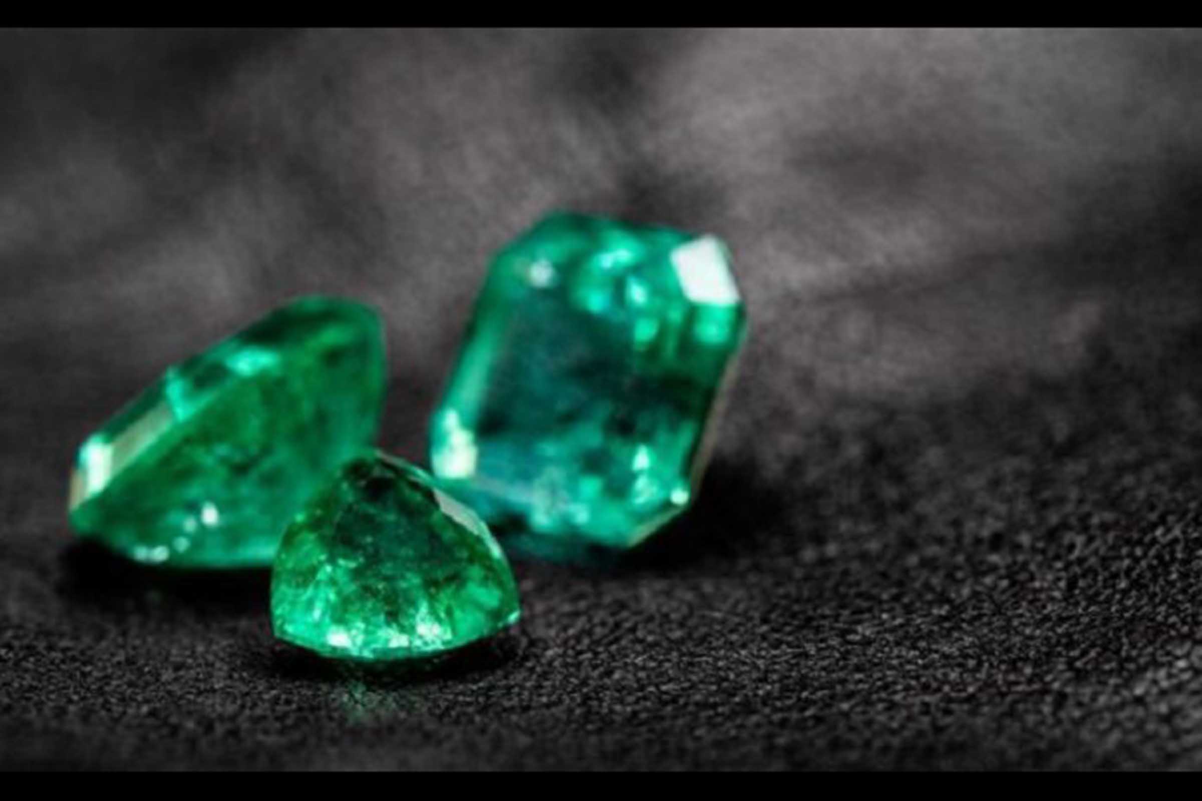 Companhia Baiana de Pesquisa Mineral lança proposta de exploração de esmeraldas no interior do estado.
