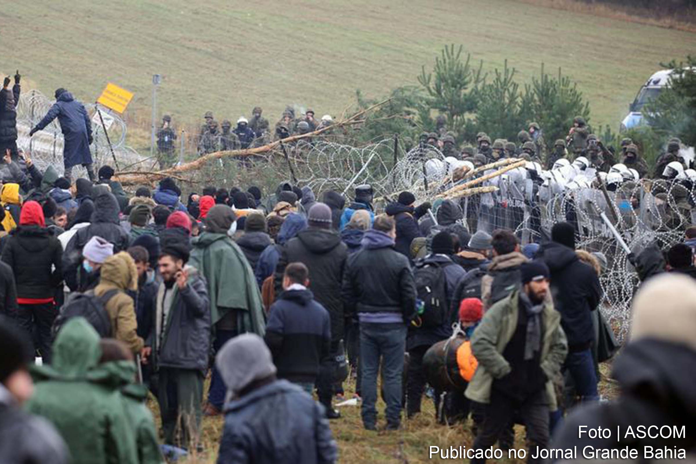 Polônia afirmou que autoridades belarussas dispararam para o alto para "estimular eventos perigosos" e desestabilizar a situação e também estão ajudando os migrantes a destruírem o arame farpado na fronteira.