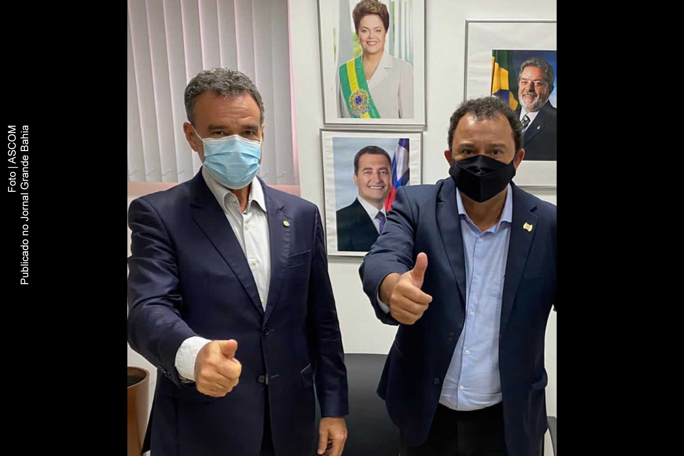 Deputado Daniel Almeida e vereador Valmir Rocha comemoram decisão judicial.