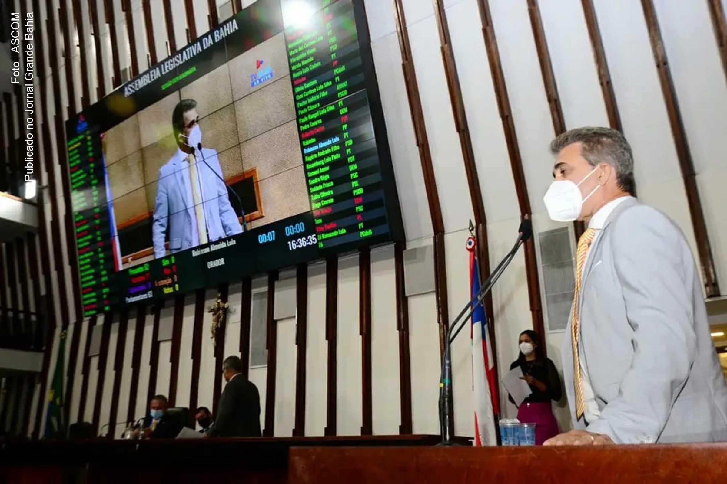Deputado Robinson Almeida.