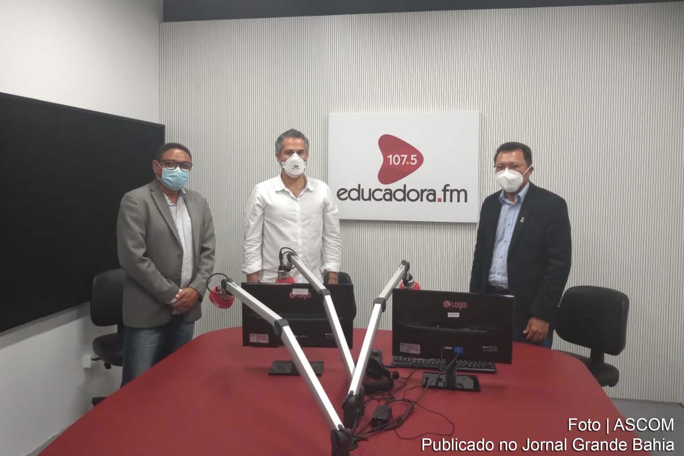 Representantes da UEFS puderam conhecer a capacidade instalada das subsidiárias Rádio Educadora FM (107.5 MHz) e TV Educativa da Bahia, mais conhecida como TVE Bahia.