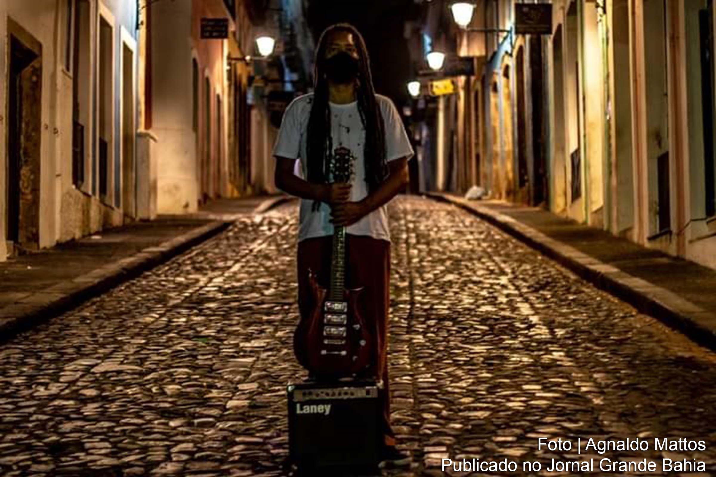 Com sete discos lançados e mais de vinte anos atuando no mercado musical, Julio Caldas vem movimentando a cena do Blues na Bahia.