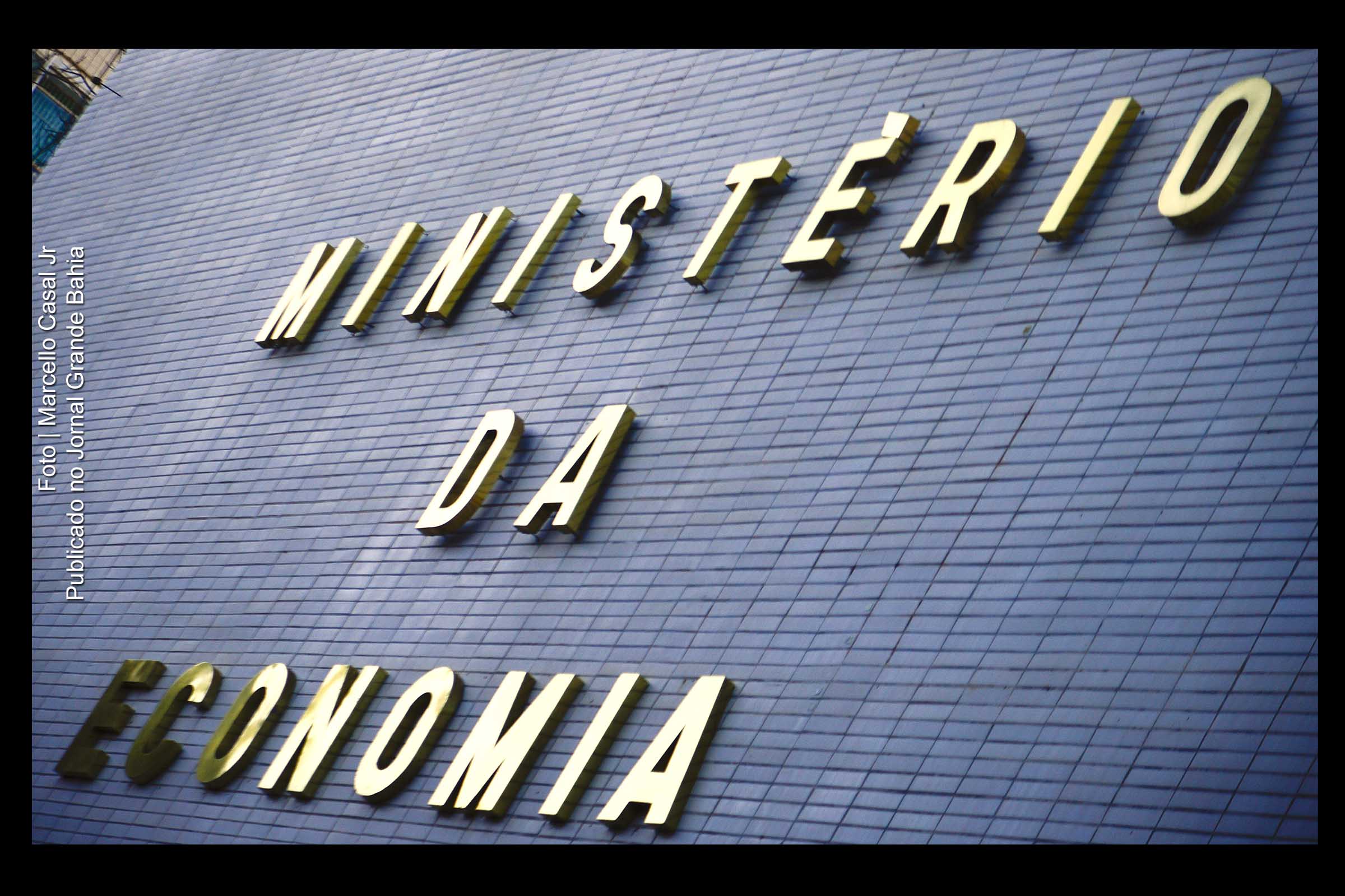 Governo Bolsonaro reduz previsão de crescimento da economia para 5,1% em 2021; Projeção para inflação subiu para 9,7% em 2021 e 4,7% em 2022