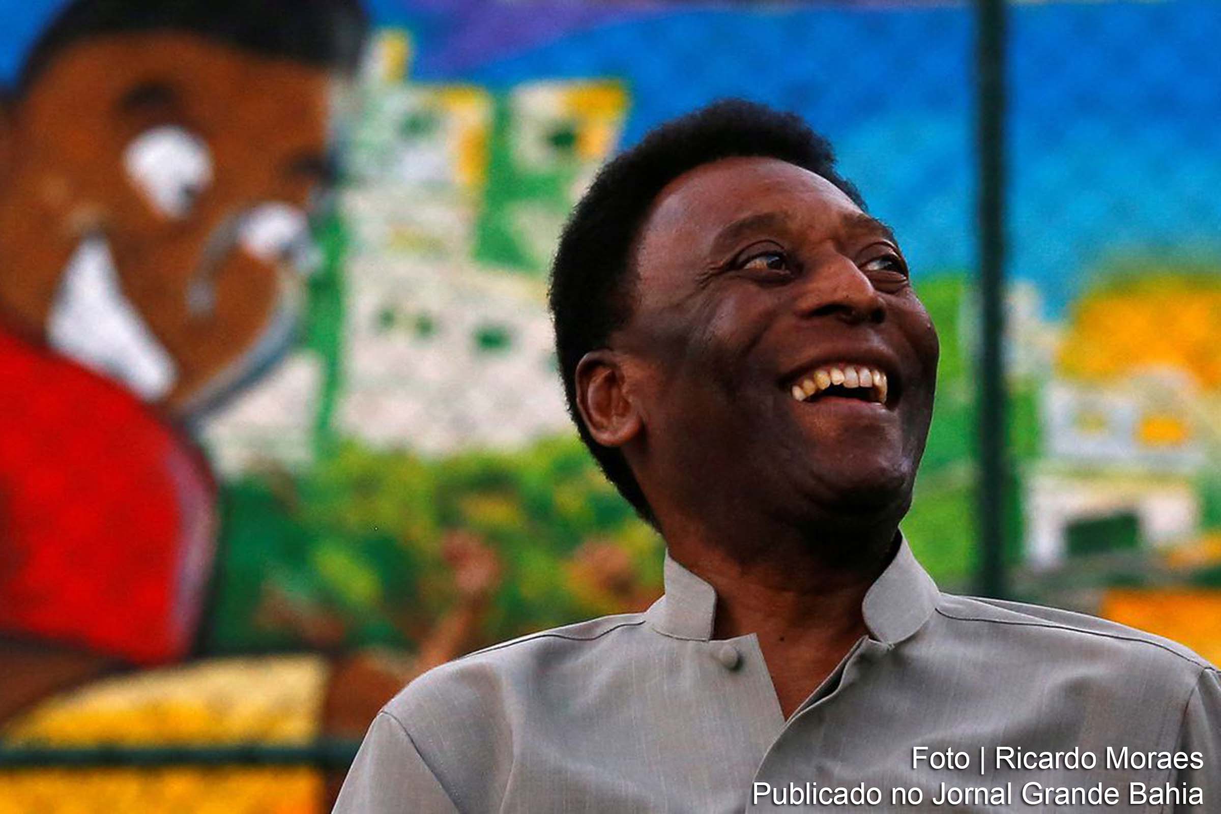 Considerado um dos maiores jogadores de todos os tempos, Pelé é o único jogador de futebol do sexo masculino a conquistar três títulos de campeão mundial,