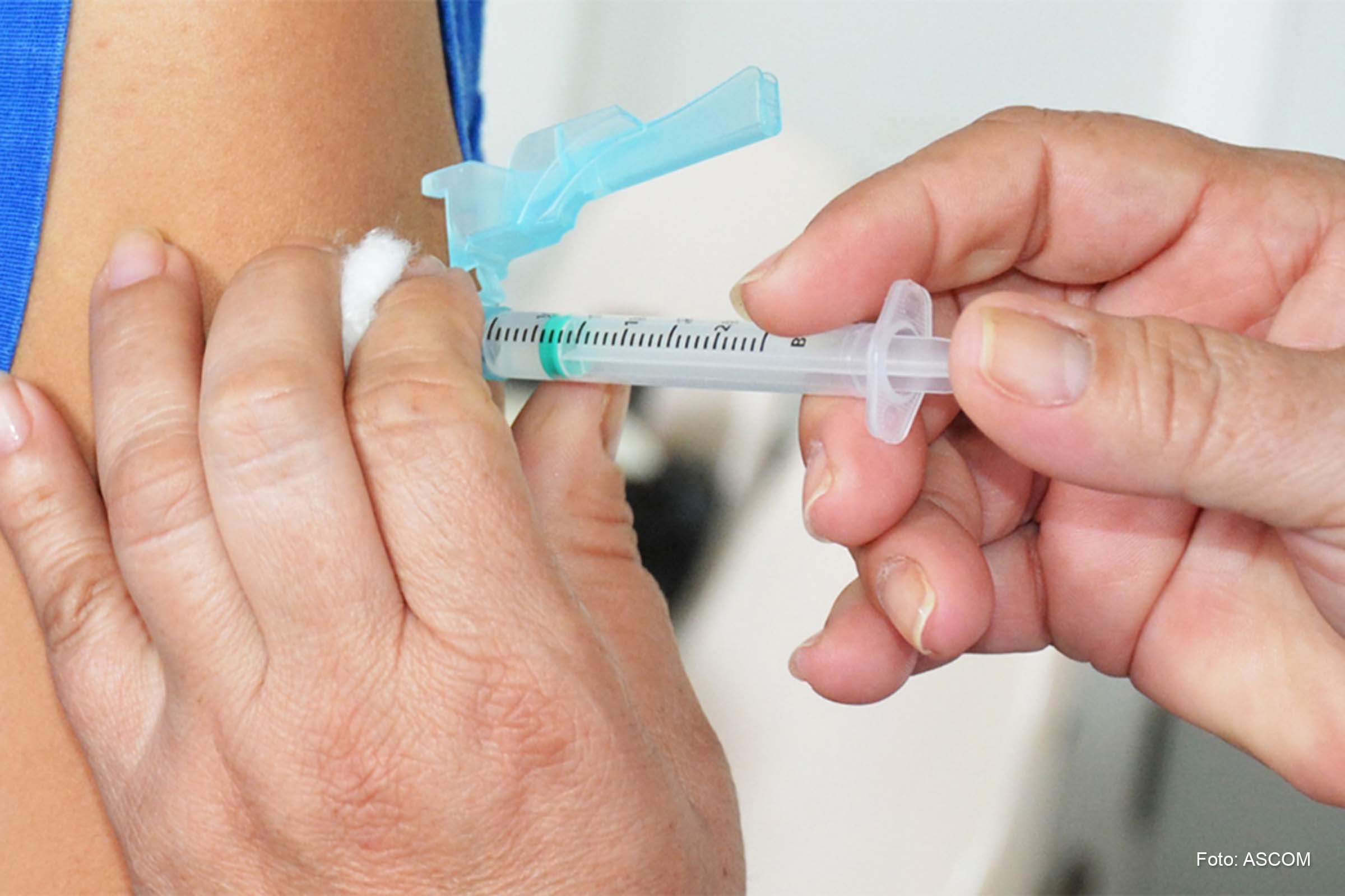 Para receber a vacina é necessário apresentar RG, CPF, comprovante de residência e comprovante de aplicação das duas doses da vacina.