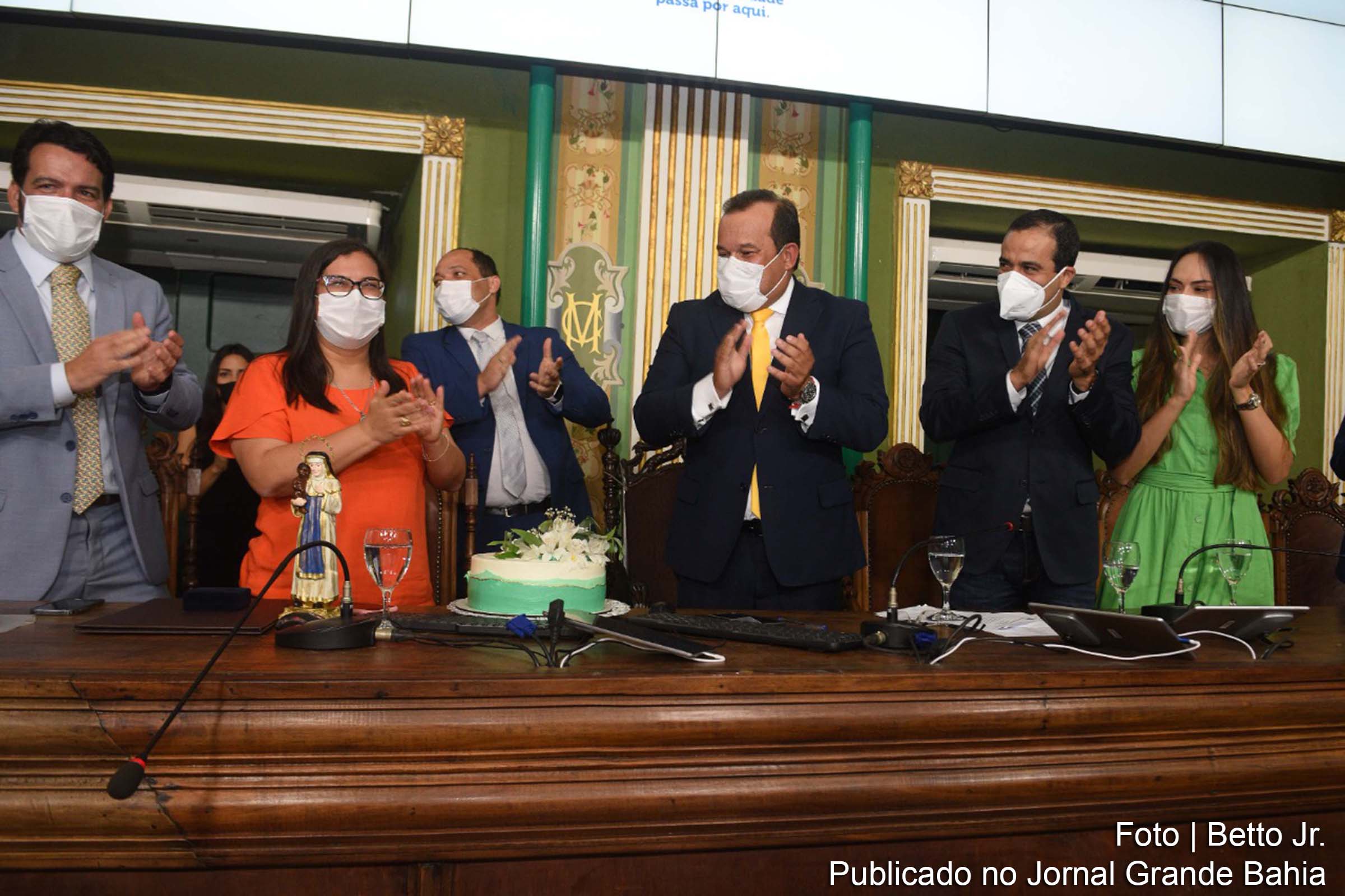 Honraria foi entregue no Plenário Cosme de Farias, na Câmara Municipal de Salvador e contou com a participação do prefeito Bruno Reis na cerimônia.
