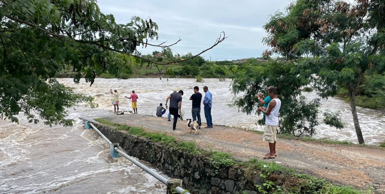 Balanço parcial de vítimas das enchentes é divulgado pela Defesa Civil da Bahia; 18 mortos, 16 mil desabrigados e 19 mil desalojados foram registrados