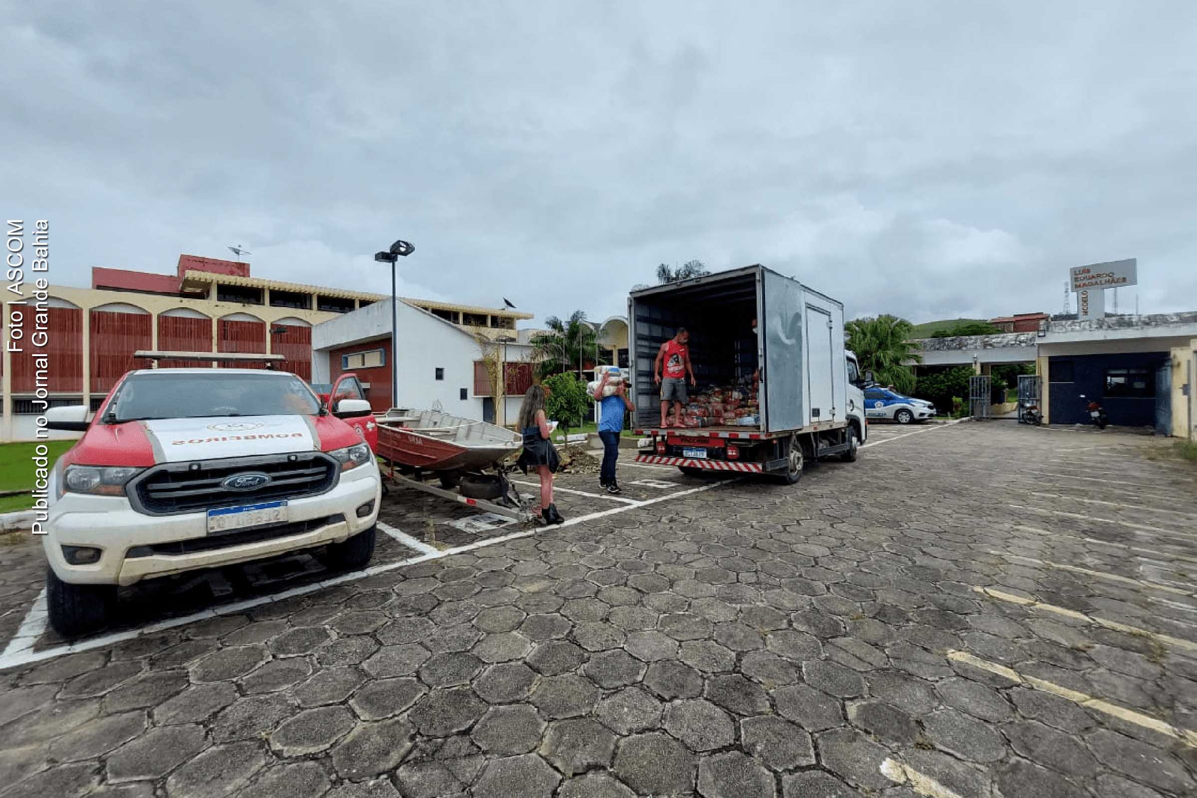 Afetados pelas chuvas, municípios do médio sudoeste da Bahia recebem doações do governo do estado.