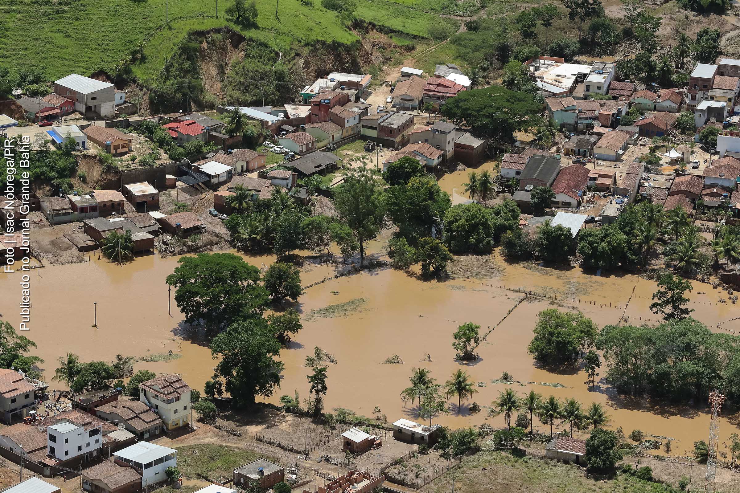 Cidade do interior da Bahia afetada pela tempestade de chuva.