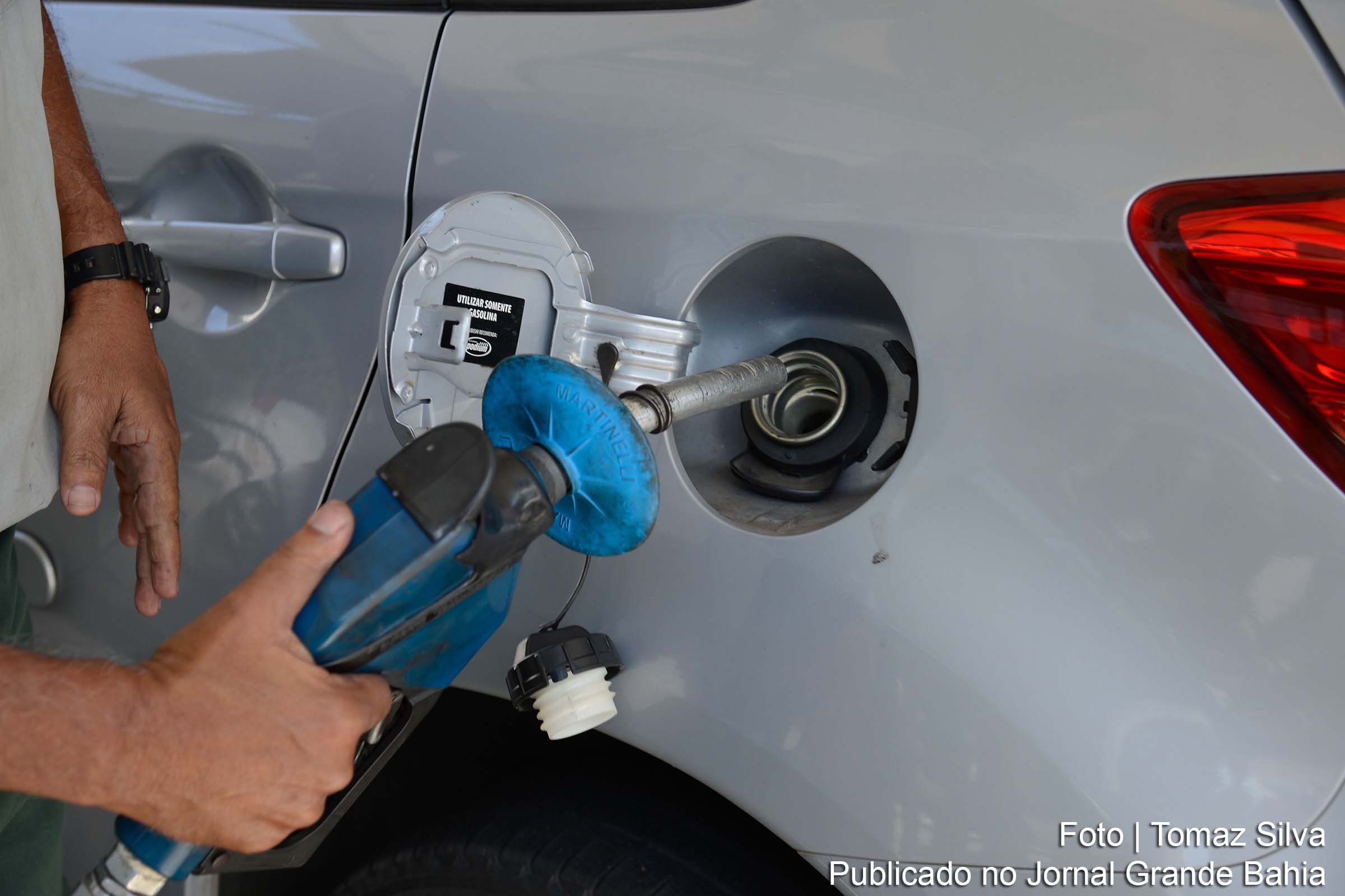 Preços dos combustíveis foram dolarizados pelo Governo Bolsonaro.