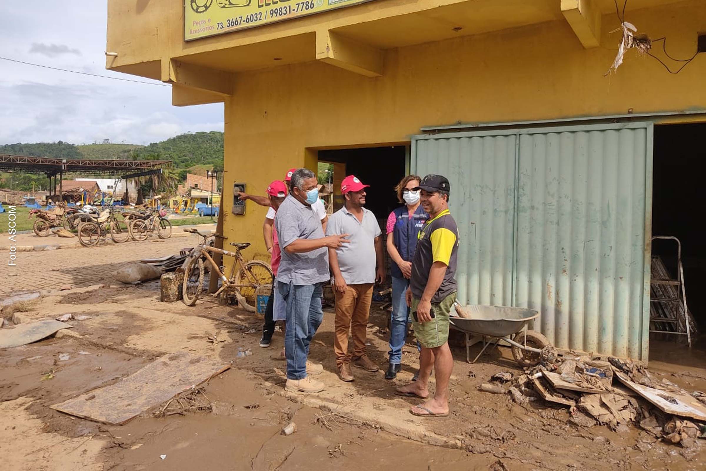Deputado Valmir Assunção e comitiva de secretários do Governo Rui Costa estiveram em municípios do extremo sul da Bahia afetadas pelas fortes chuvas.