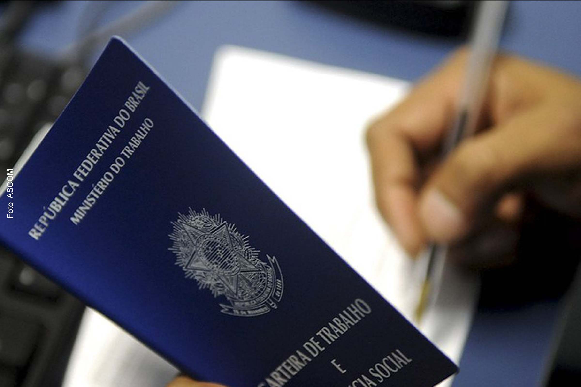 População desempregada chegou a 12,9 milhões de pessoas, uma redução de 10,4%, se comparado ao trimestre encerrado em julho de 2021.