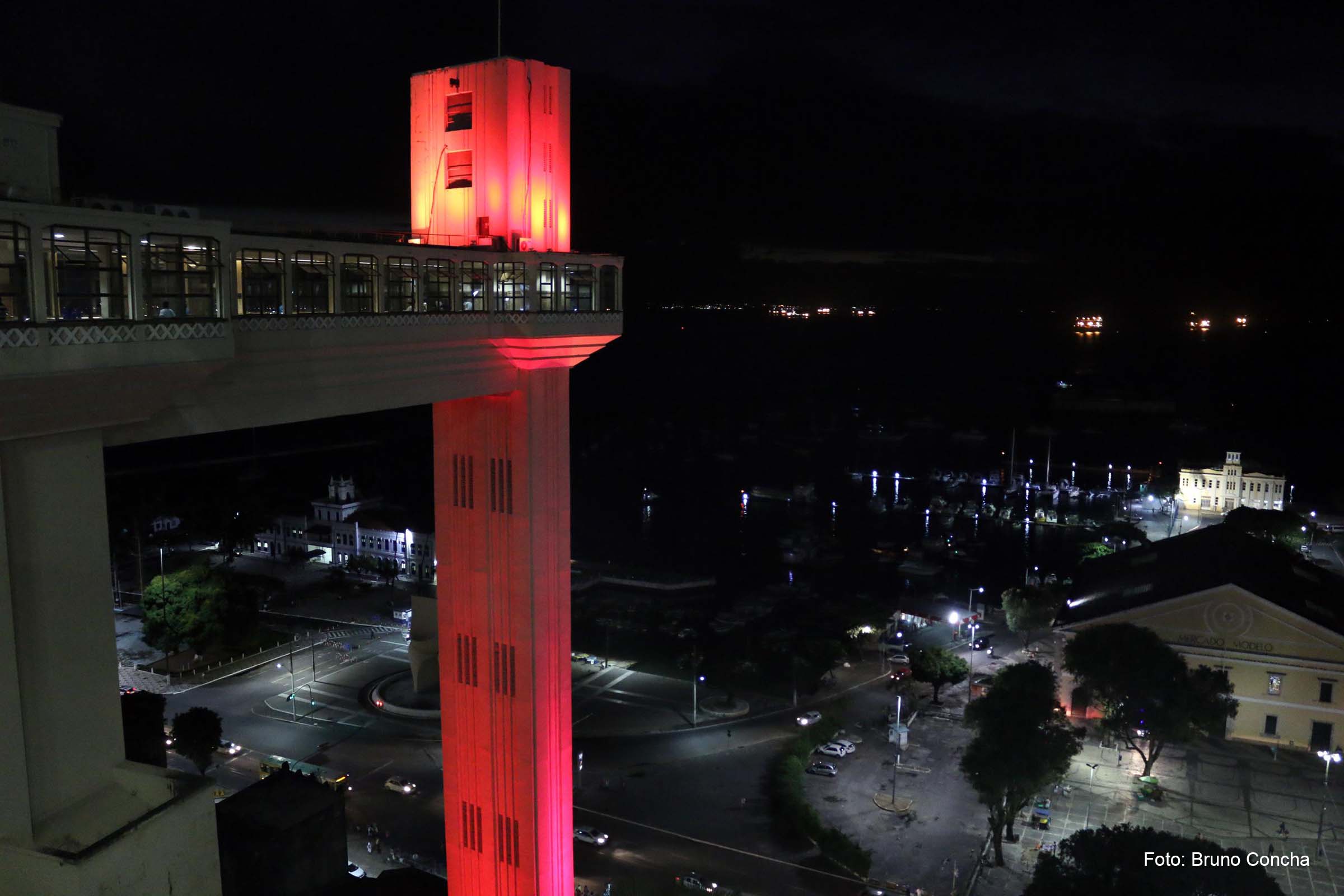 Elevador Lacerda faz o transporte de pessoas entre a Praça Cairu, na Cidade Baixa, e a Praça Tomé de Souza, na Cidade Alta em Salvador.