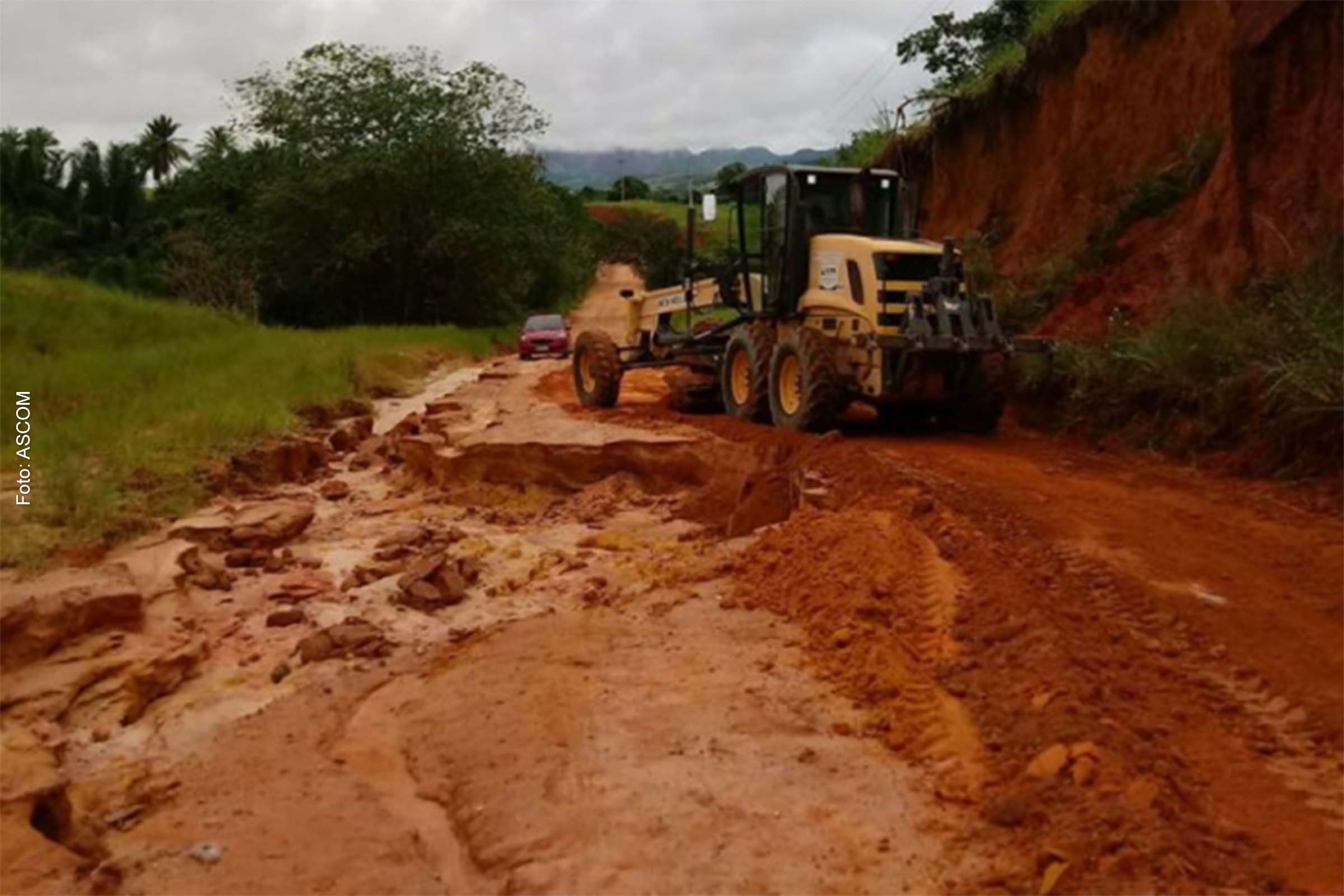 Recuperação do desvio provisório no KM 17 da BA-284, entre Itamaraju e Jucuruçu, foi iniciada pela SEINFRA.