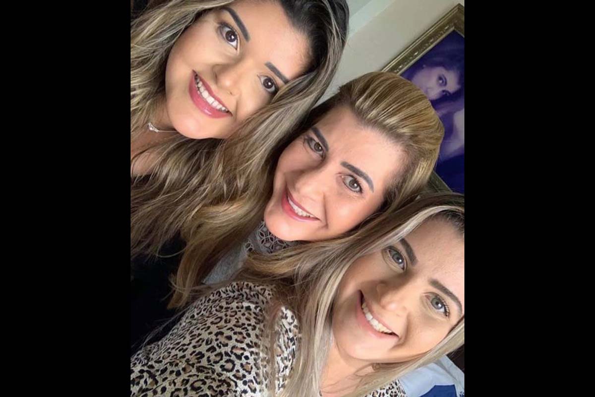 Gracinha Pimenta e as filhas Bruna e Brenda.