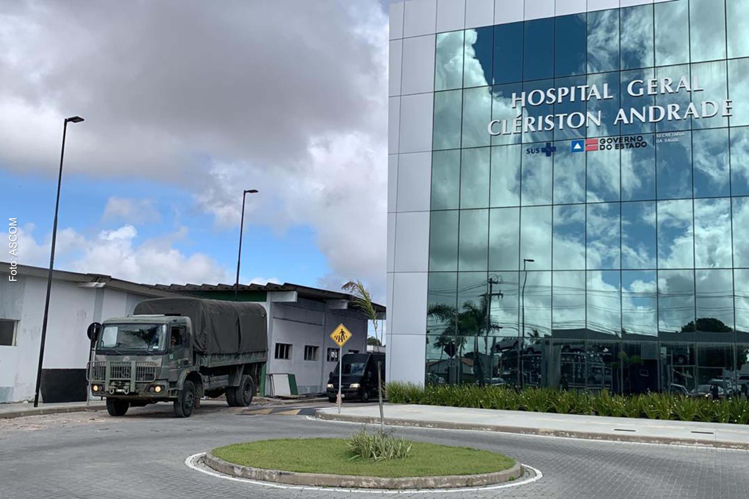 Roupas, alimentos, material de higiene e de limpeza, água, dentre outros materiais foram arrecadados, e depois transportados por caminhões do Exército.