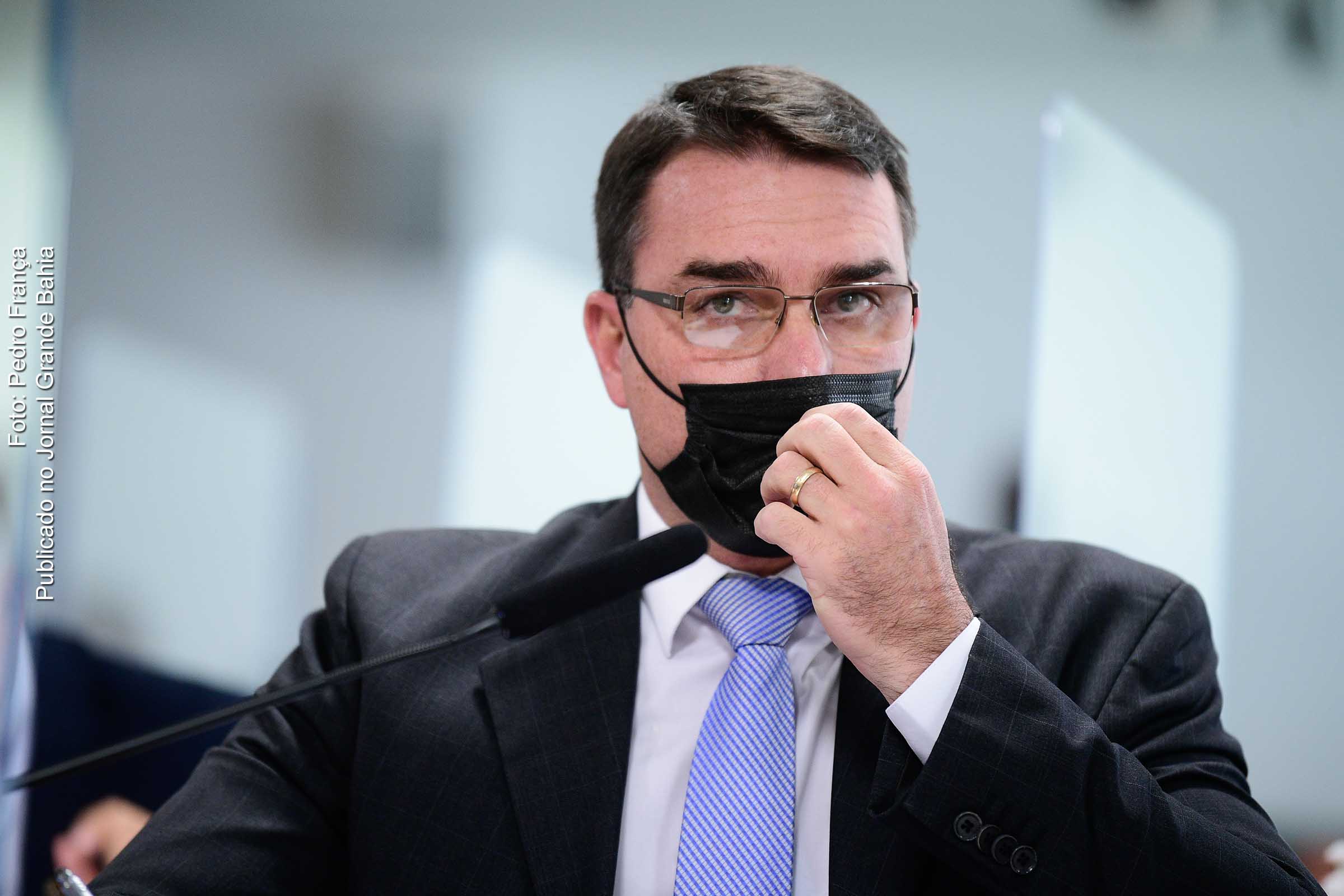 A decisão da Segunda Turma do STF atendeu o recurso da defesa senador Flávio Bolsonaro e suspendeu quatro relatórios.