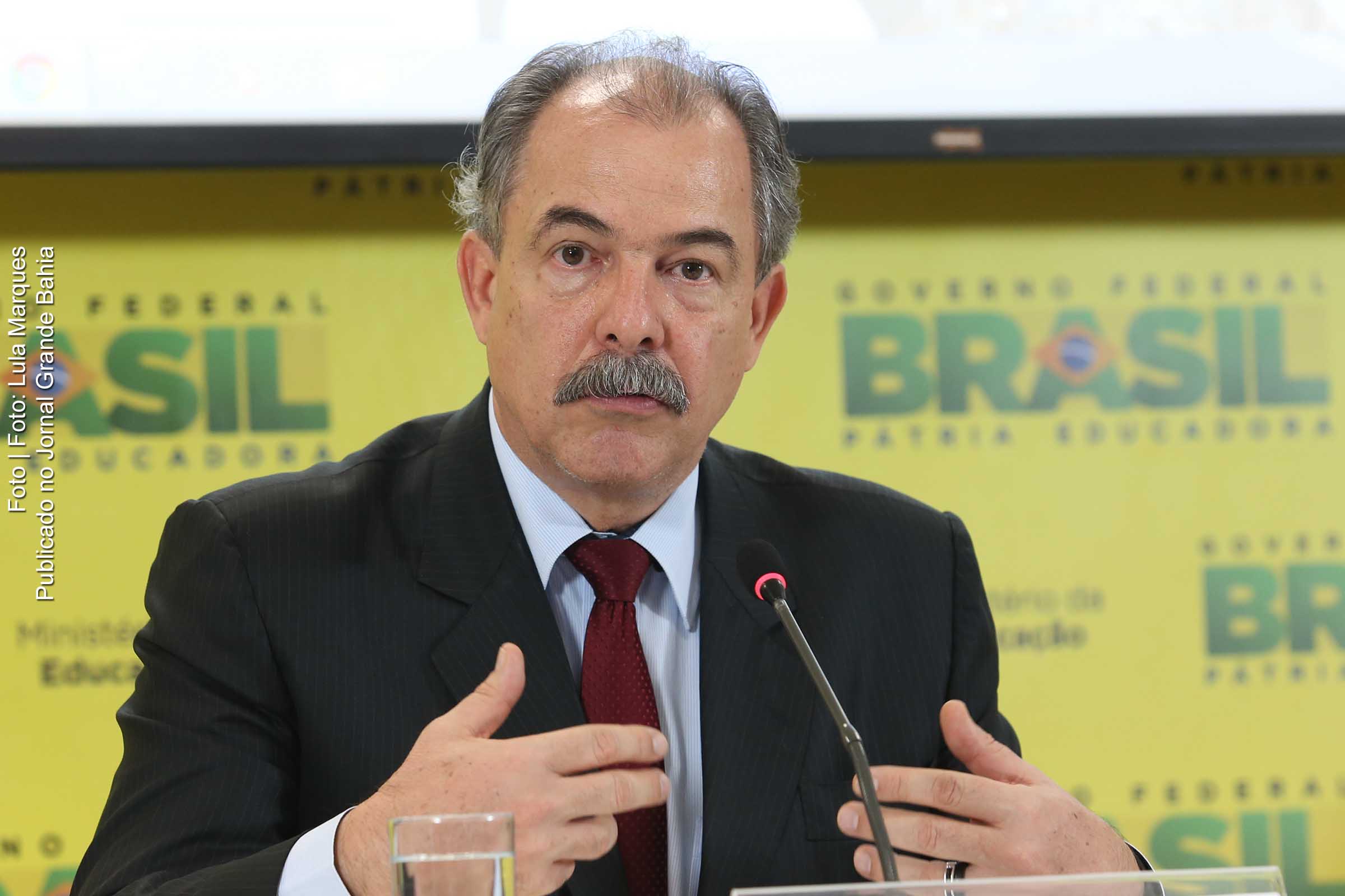 Aloizio Mercadante: Liderados por Lula, viveremos uma campanha que mistura a polarização e a paixão militante das eleições de 89 e o poderoso sentimento da mudança, como foi a eleição de 2002.