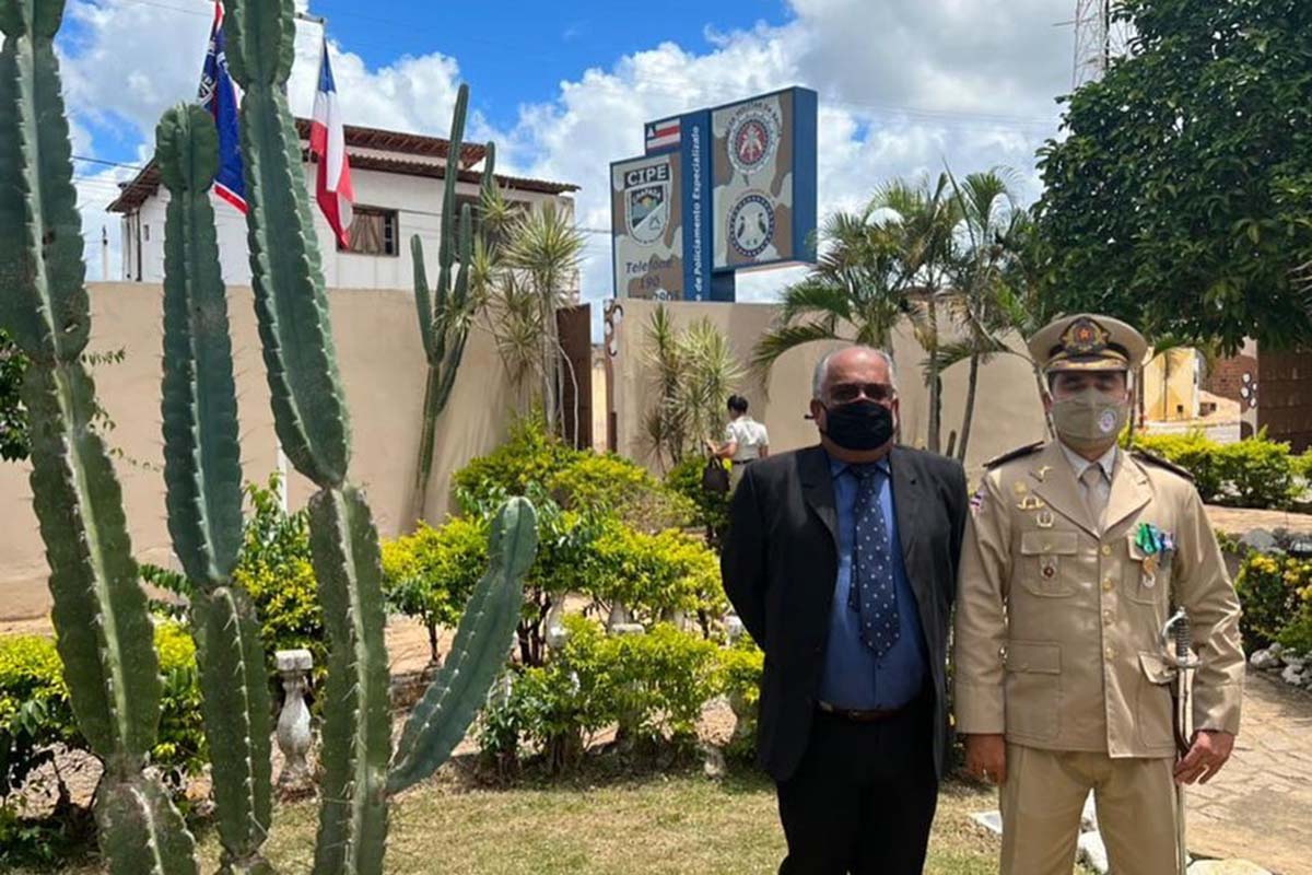 O coronel Claudio Brandão, está de riso largo por seu filho major Duda Brandão ter assumido o comando da CIPE.