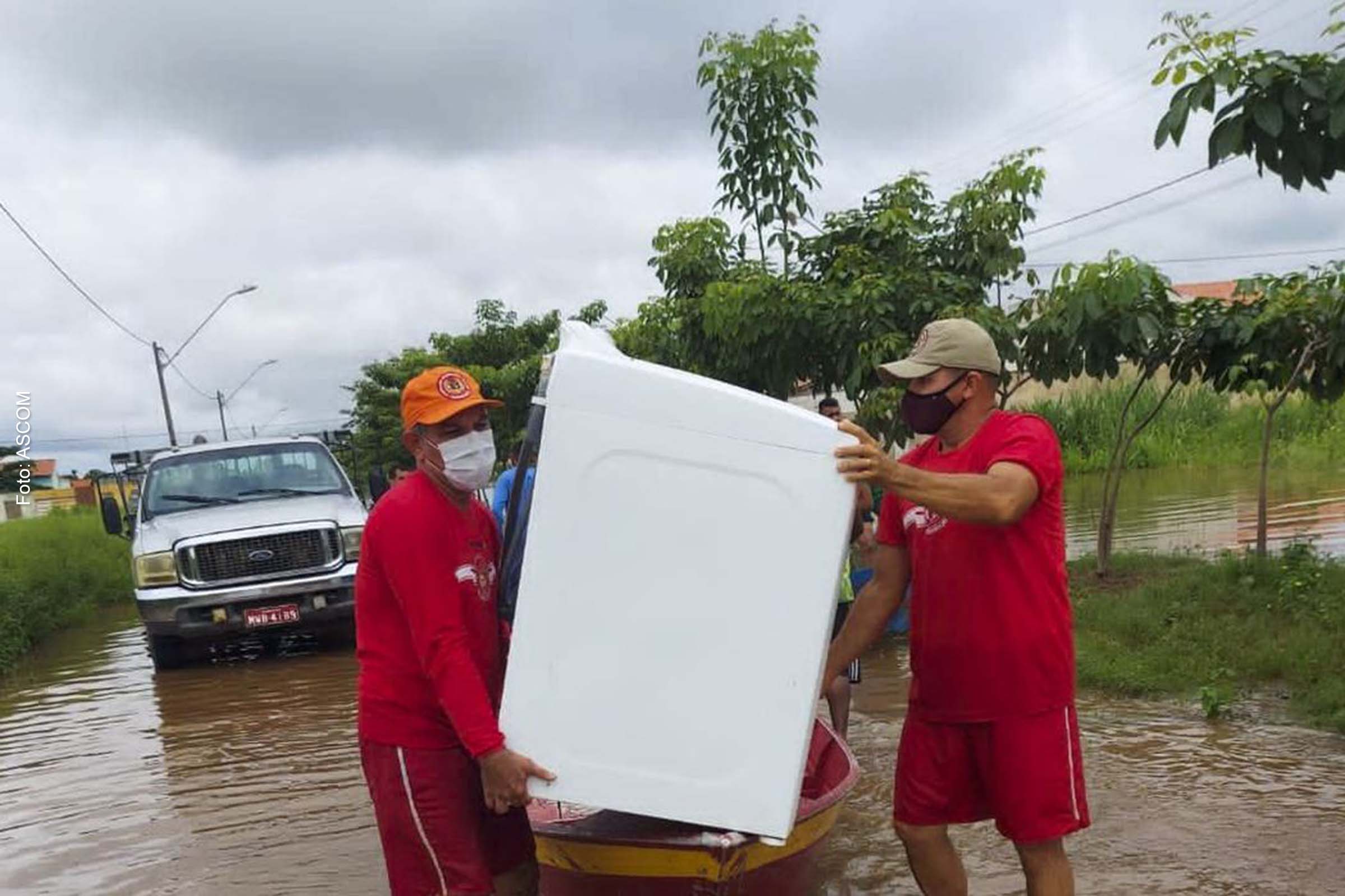 INMET emitiu um alerta laranja com riscos potenciais de chuvas e ventos intensos (60-100 km/h) para parte do estado.