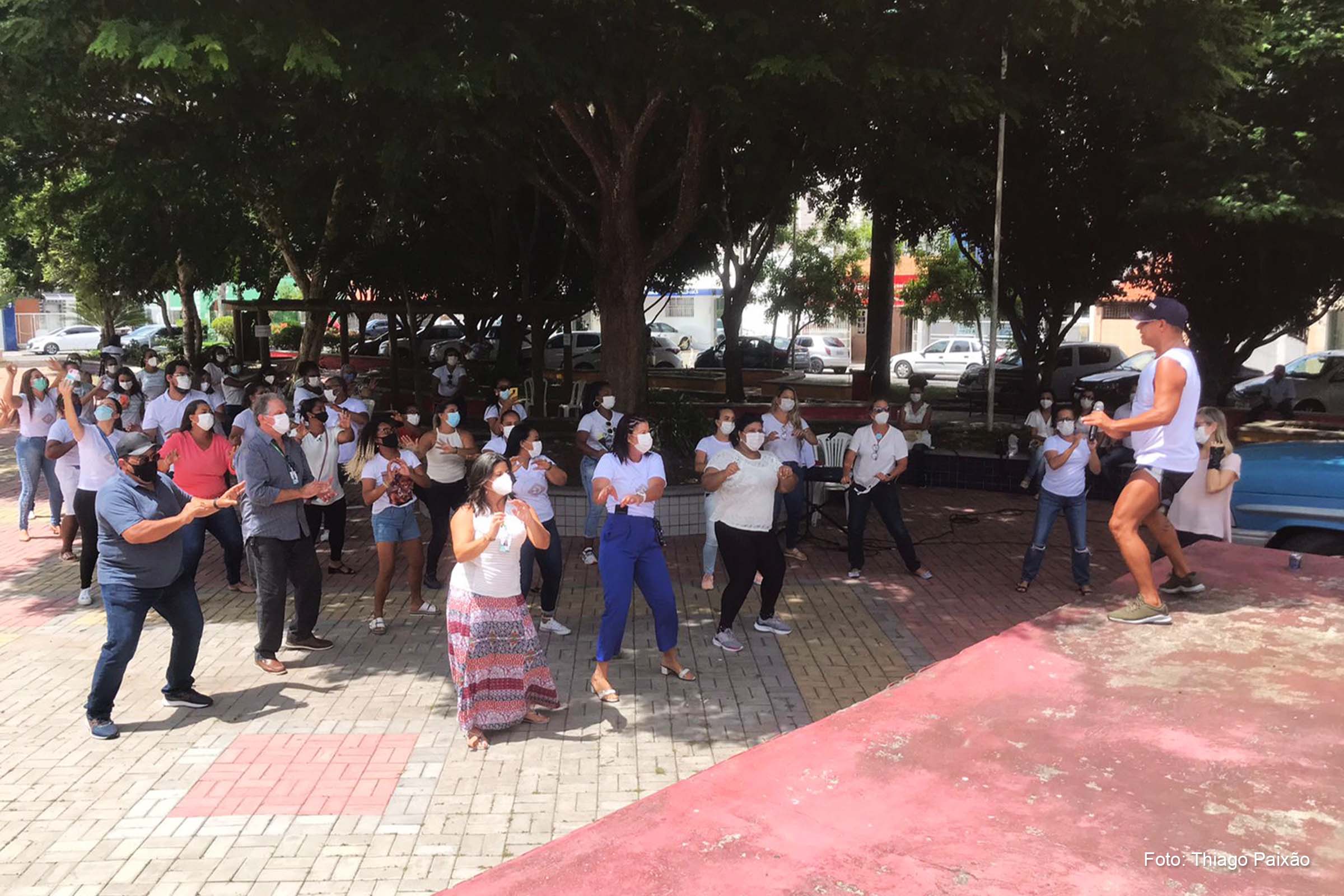 Equipes dos centros de CAPS promoveram um encontro especial com realização de atividades lúdicas, massagem, escuta psicológica, oficina de artesanato, música e danças.