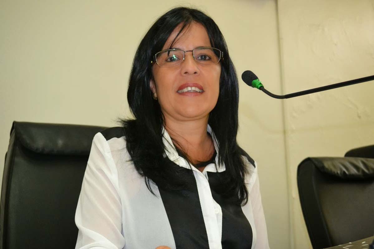 A secretaria Gerusa Sampaio.