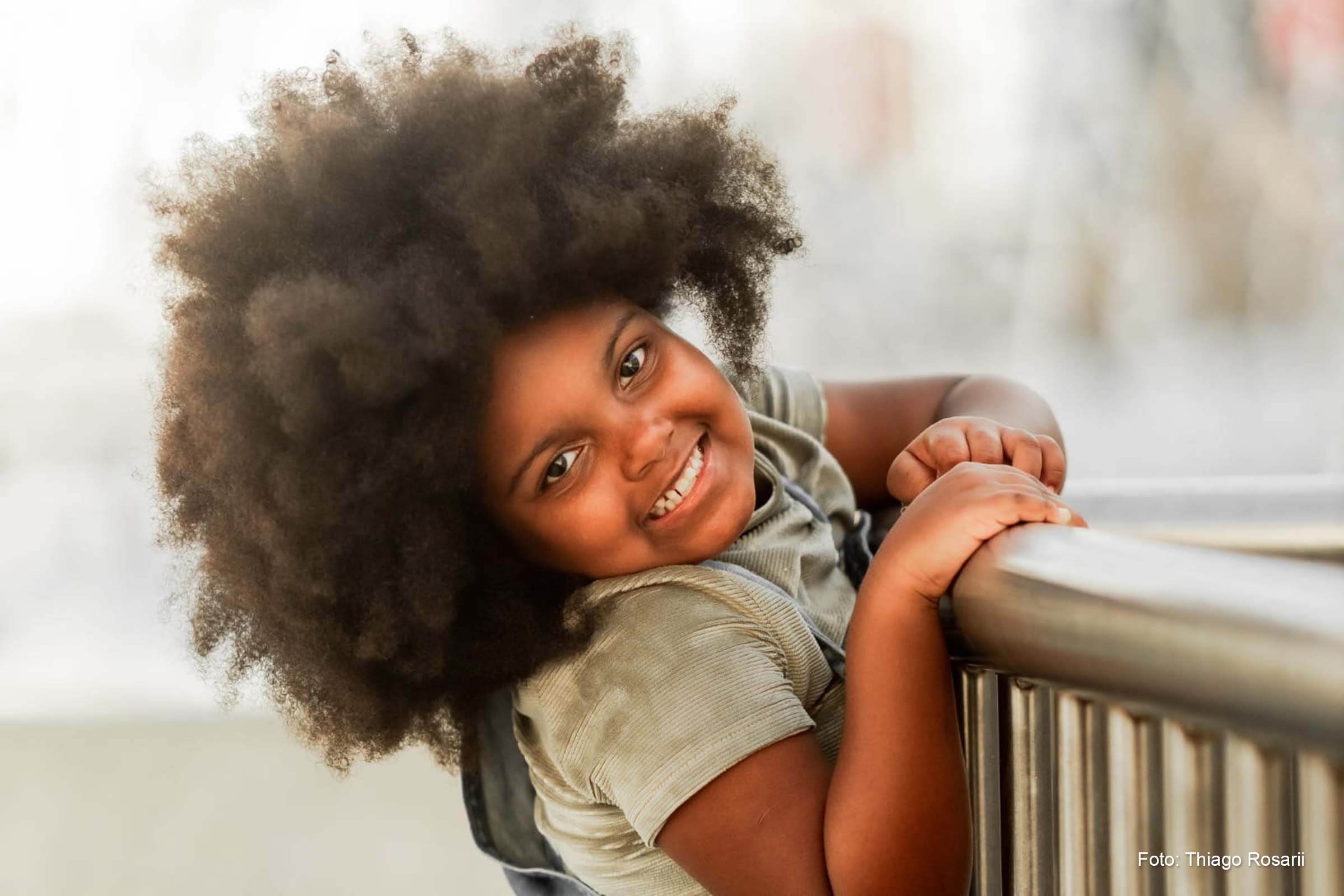 Modelo mirim negra Lis Dórea, mesmo com pouca idade, tem o sonho de ser modelo profissional e seguir na carreira.