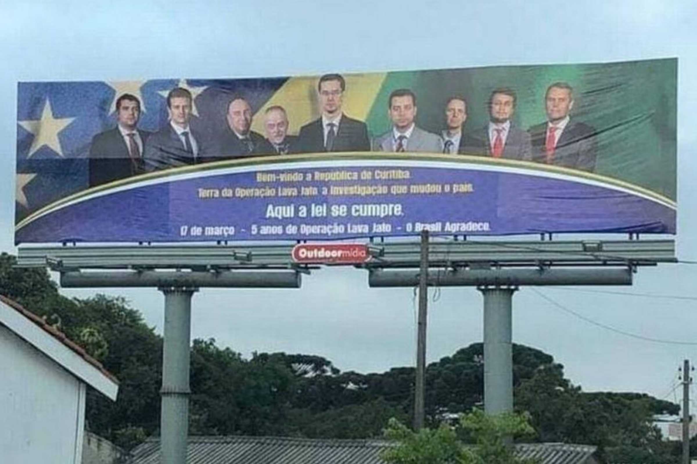 CNMP mantém demissão de procurador da República que encomendou outdoor para promover esquema da força-tarefa do Caso Lava Jato em Curitiba