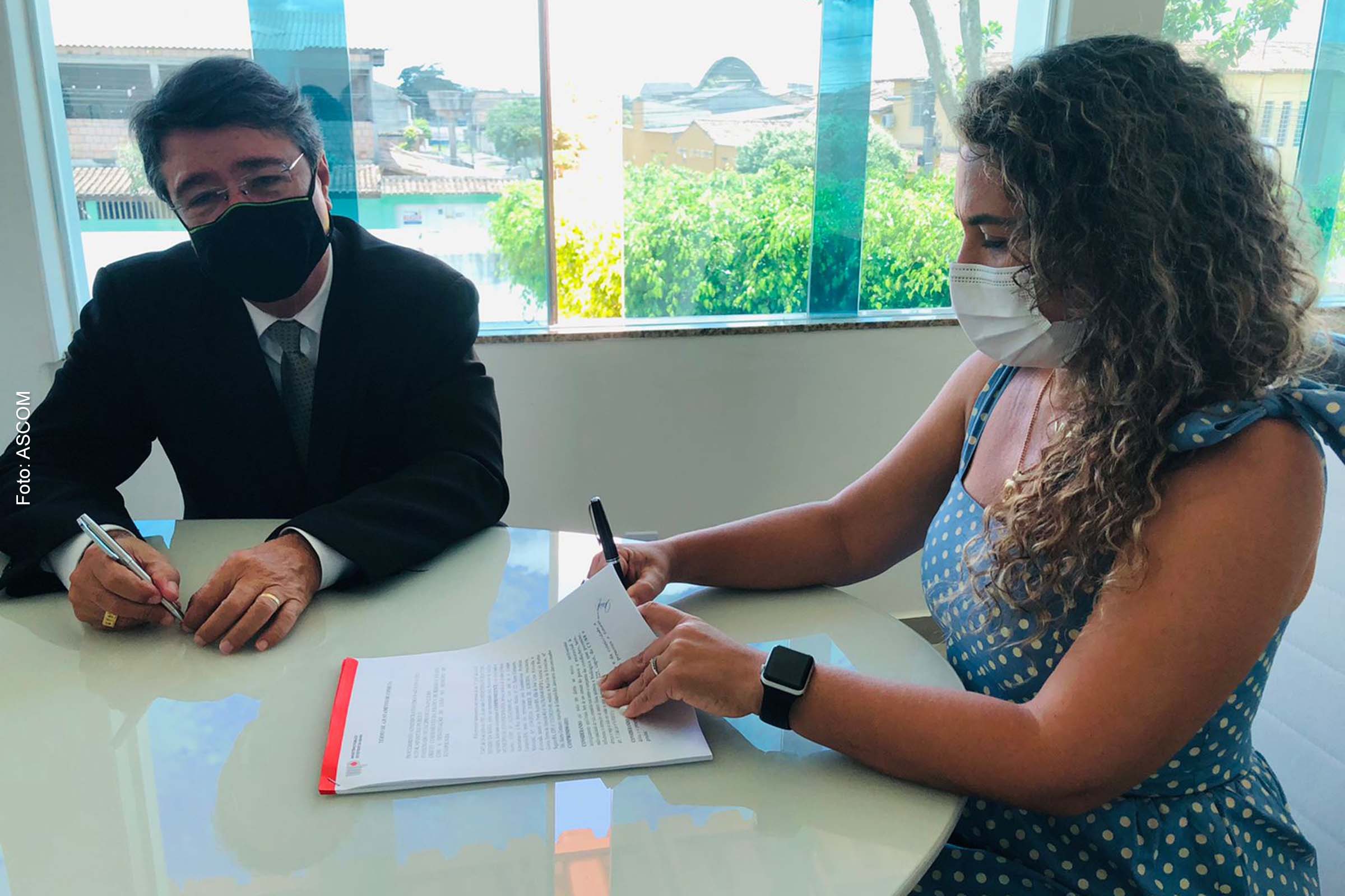 Eunápolis: Prefeita Cordélia Torres assina TAC para fortalecimento da destinação correta de resíduos sólidos