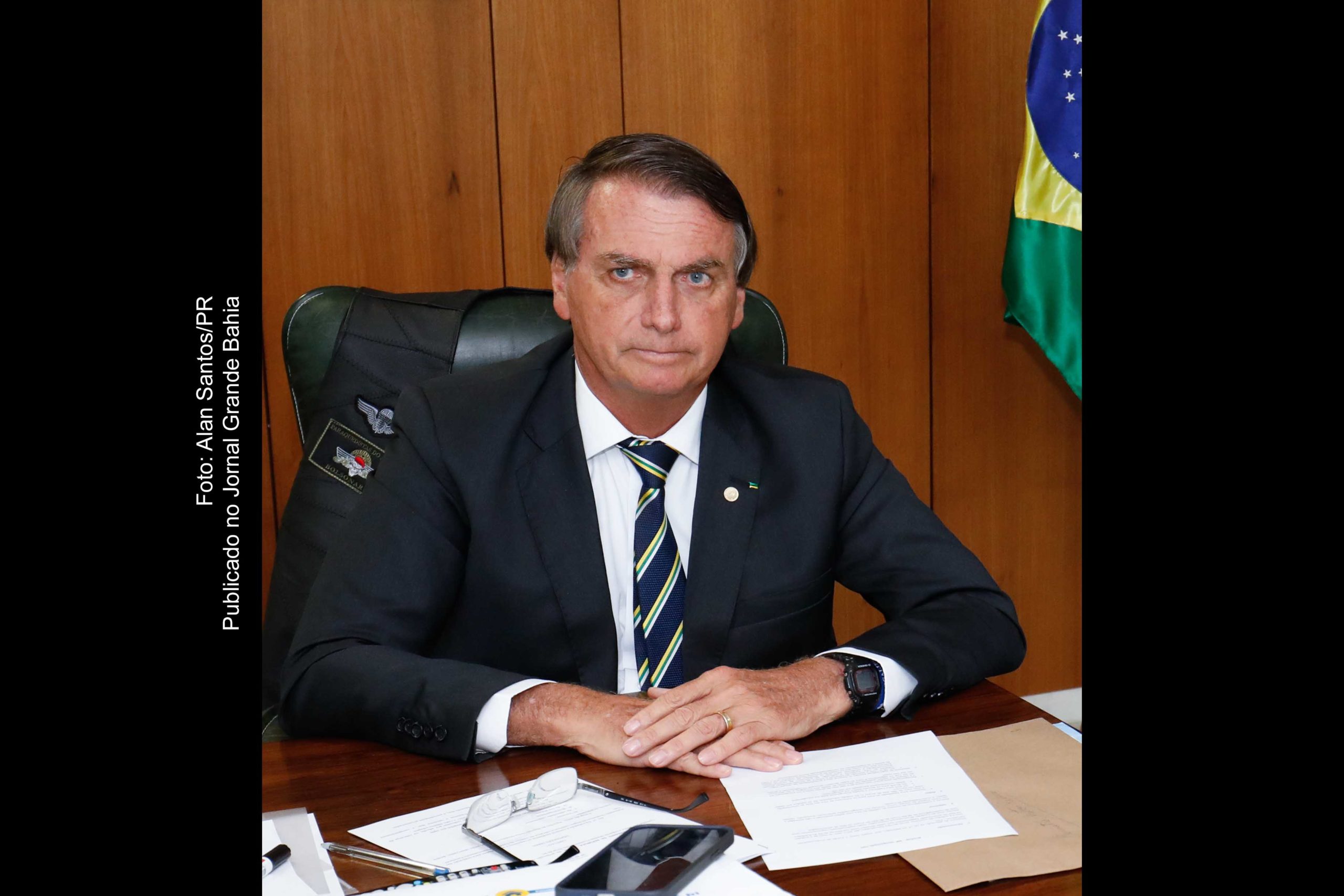 Presidente Jair Bolsonaro é criticado por veto ao REFIS.