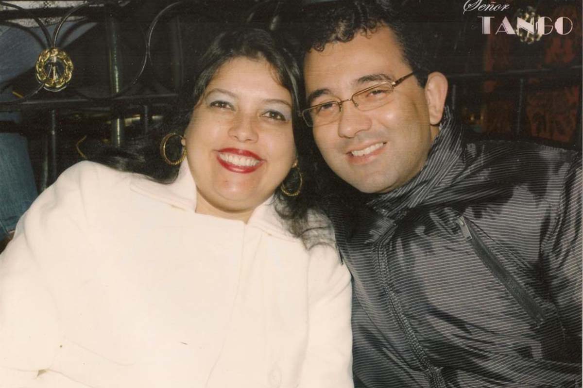 Completando data natalícia, o radialista Renato Ribeiro, um dos mais queridos comunicadores, que comemorou com sua Alessandra.