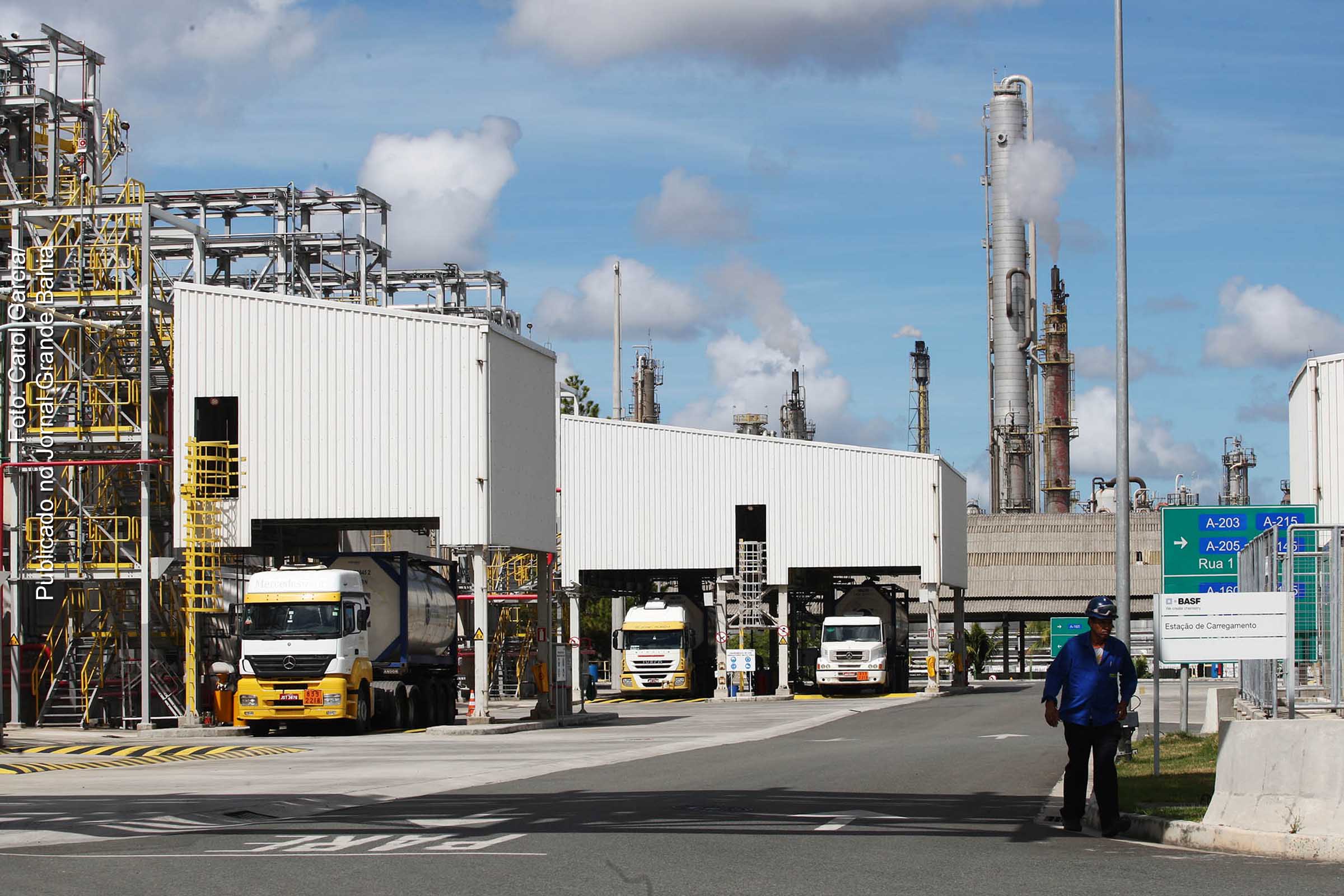 Setor petroquímico da Bahia pode ser afetado com mudança na legislação tributária federal. A justificativa do Governo Bolsonaro para o fim do Regime Especial da Indústria Química é a necessidade de compensar a desoneração do Imposto de Renda que seria recolhido por empresas aéreas.