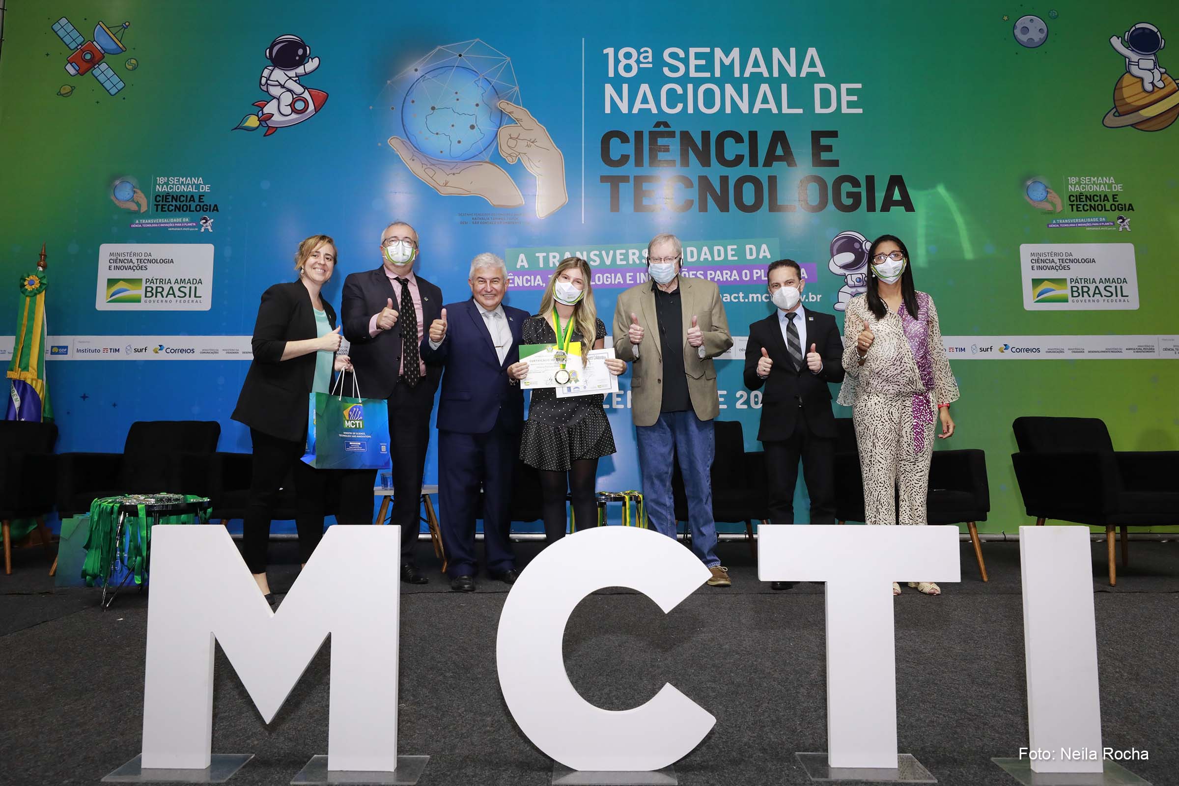 Verena Paccola recebe medalha de ordem ao mérito do MCTI.