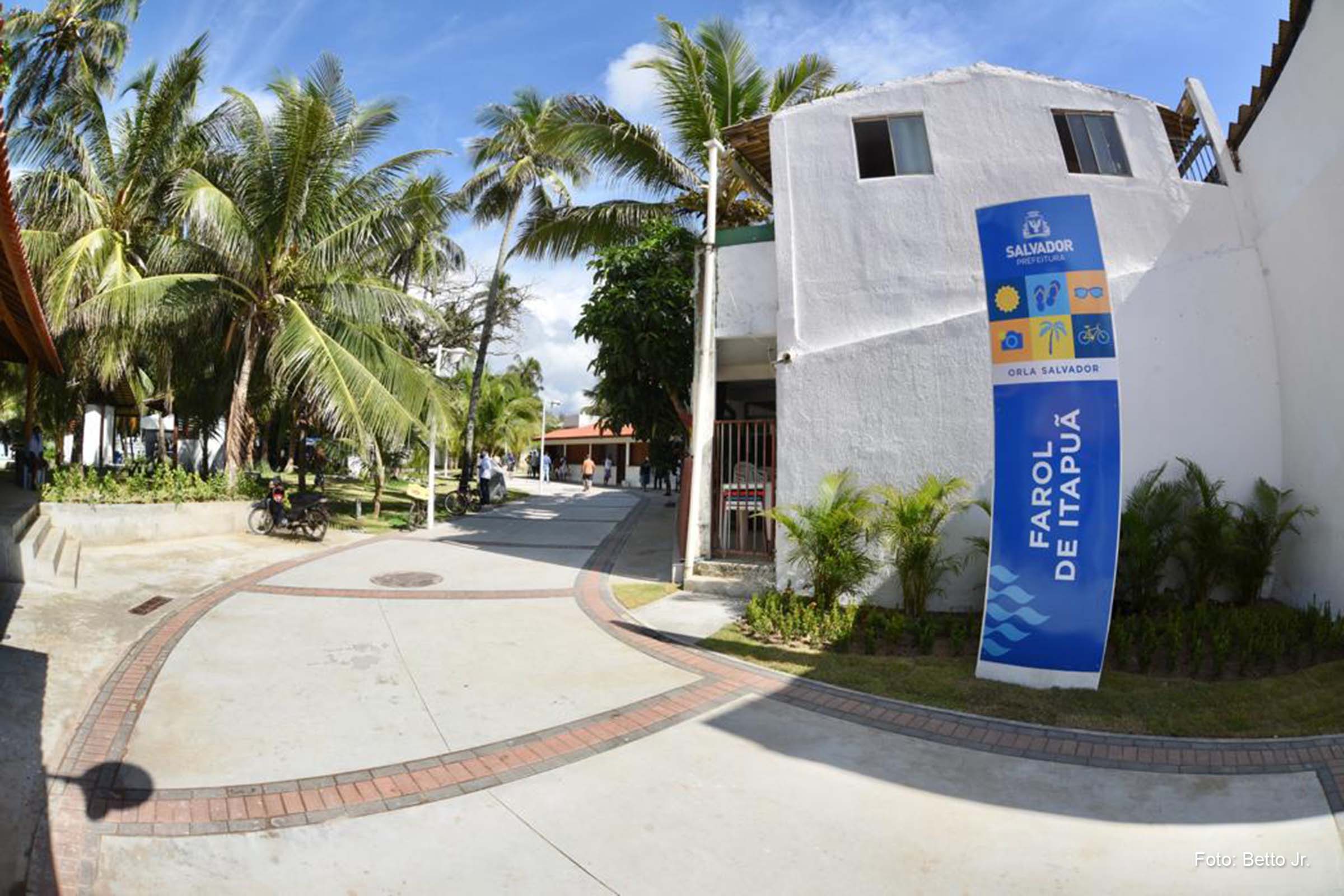 Prefeitura concluiu a terceira etapa das obras no entorno do Farol de Itapuã.