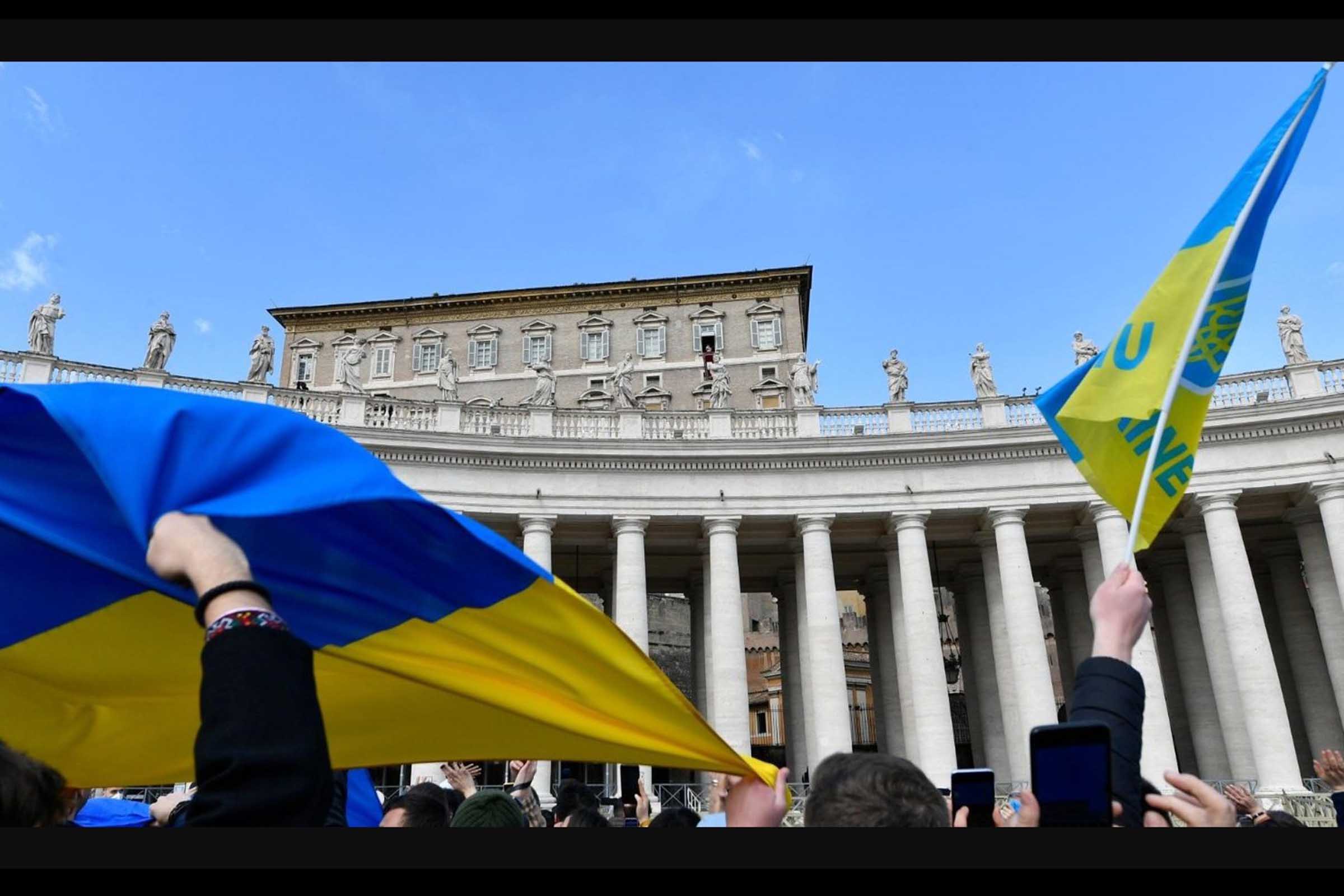 “Calem-se as armas, quem faz a guerra esquece a humanidade”, suplica Papa Francisco ao comentar conflito entre Rússia e Ucrânia; EUA e aliados da OTAN fomentam guerra com sansões econômicas e envio de armas