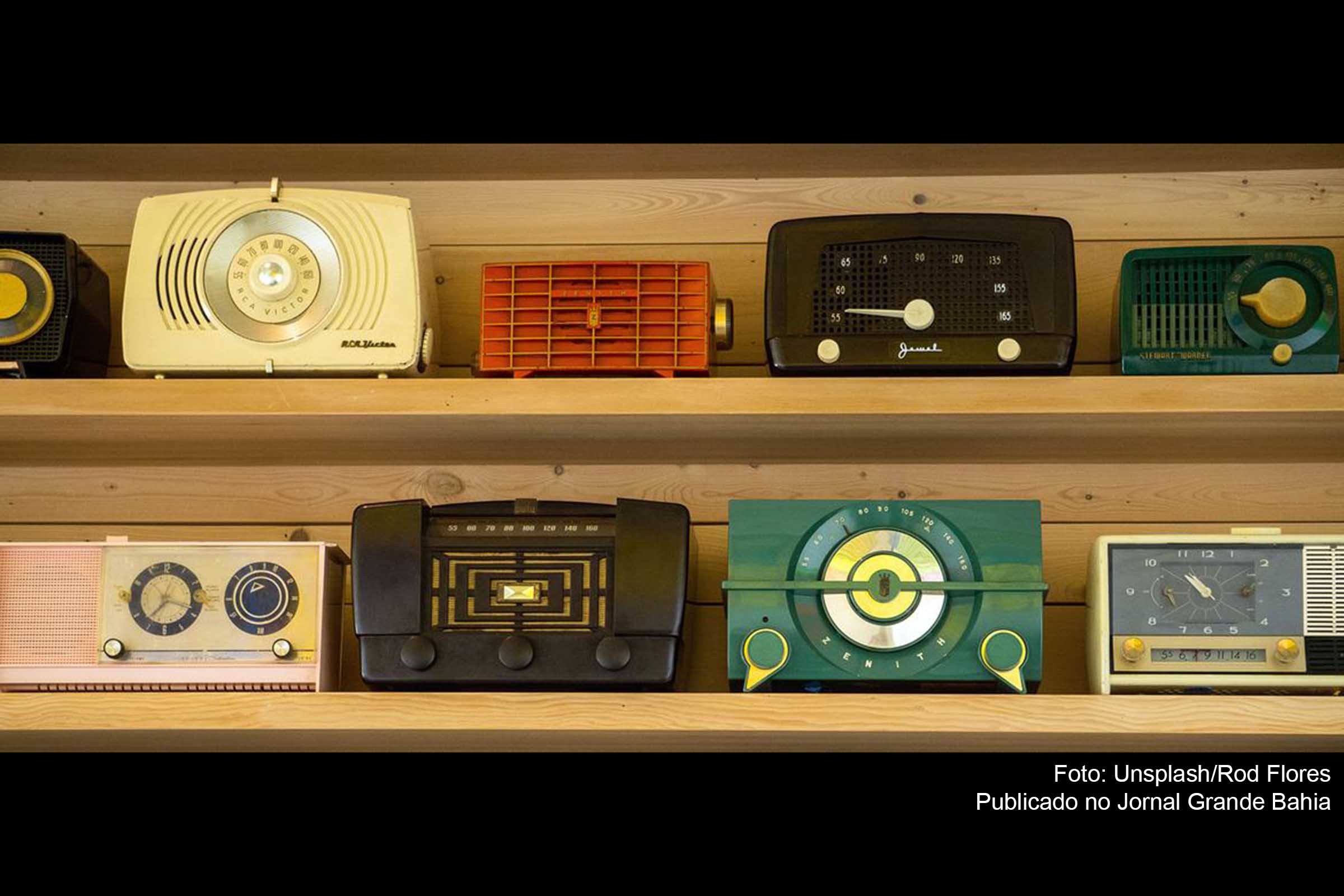 Aparelhos de rádio no Museu Chihuly Glass, em Seattle, Estados Unidos, Dia Mundial do Rádio é celebrado neste domingo (13/02/2022). Campanha liderada pela Unesco foca no combate à desinformação.