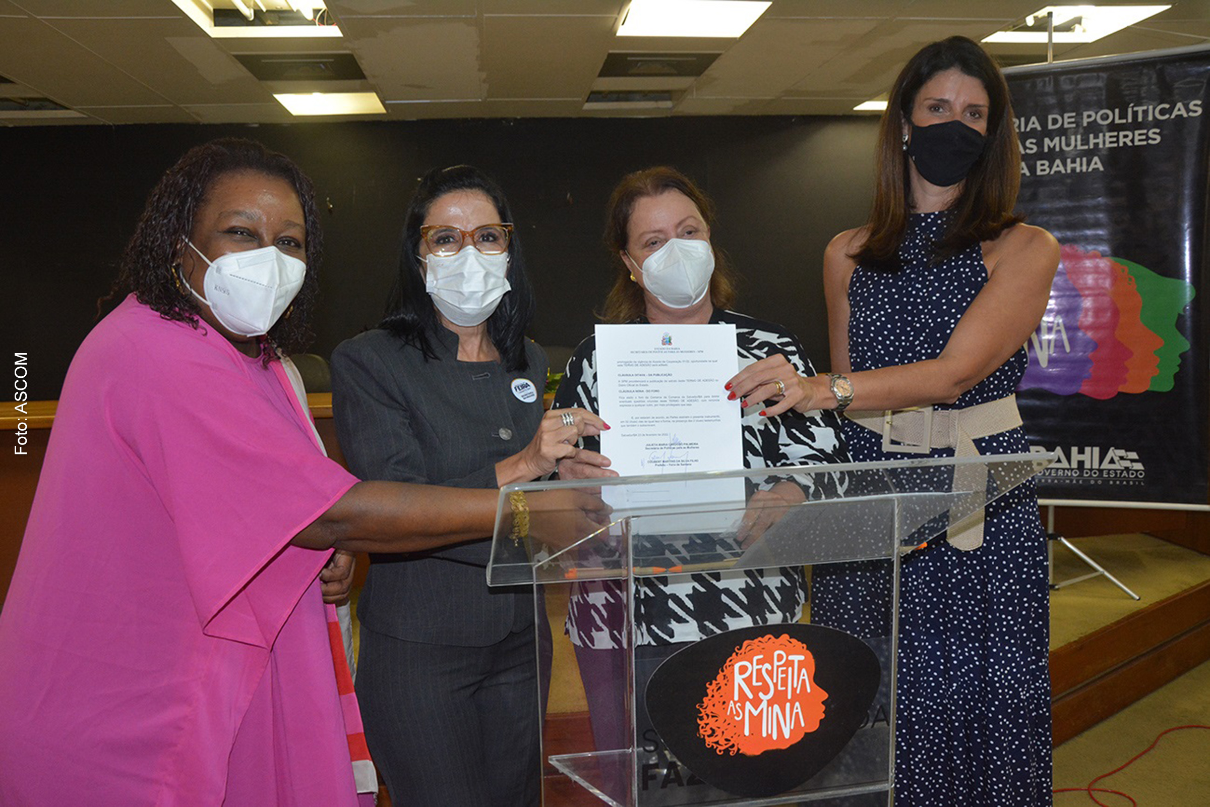 Ato de pactuação entre o município, o Governo Colbert Martins e a Secretaria de Políticas para as Mulheres da Bahia foi realizado em Salvador, com assinatura dos termos.