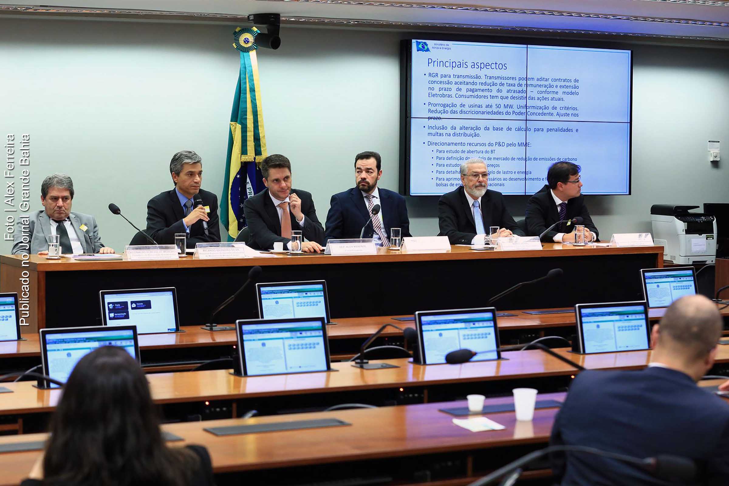 Audiência pública e reunião ordinária da Câmara dos Deputados debate portabilidade da conta de energia elétrica.