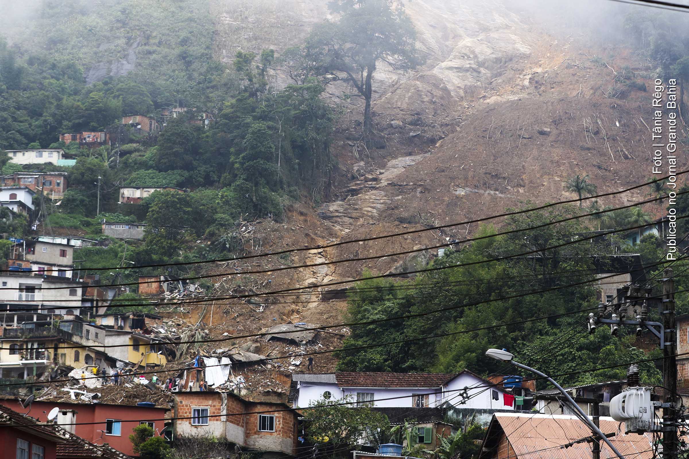Imagem demonstra efeito do temporal ocorrido, nesta terça-feira (15/02/2022), no município de Petrópolis, zona serrana do Rio de Janeiro.