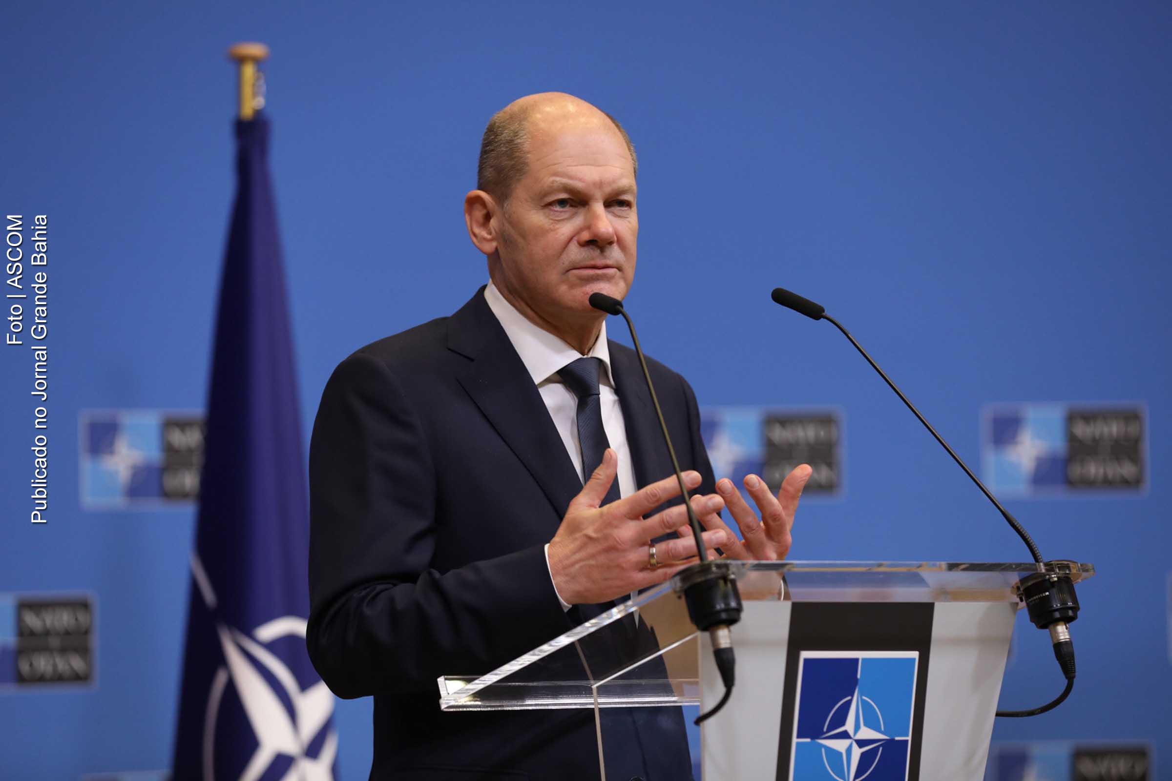 Olaf Scholz, chanceler da Alemanha, promete sanções imediatas se Rússia invadir Ucrânia. Em busca de solução diplomática para o conflito, chanceler federal da Alemanha viaja nesta segunda-feira (14/02/2022) a Kiev, onde conversará com o presidente Volodimir Zelenski, e na terça-feira a Moscou, para se reunir com presidente Vladimir Putin.