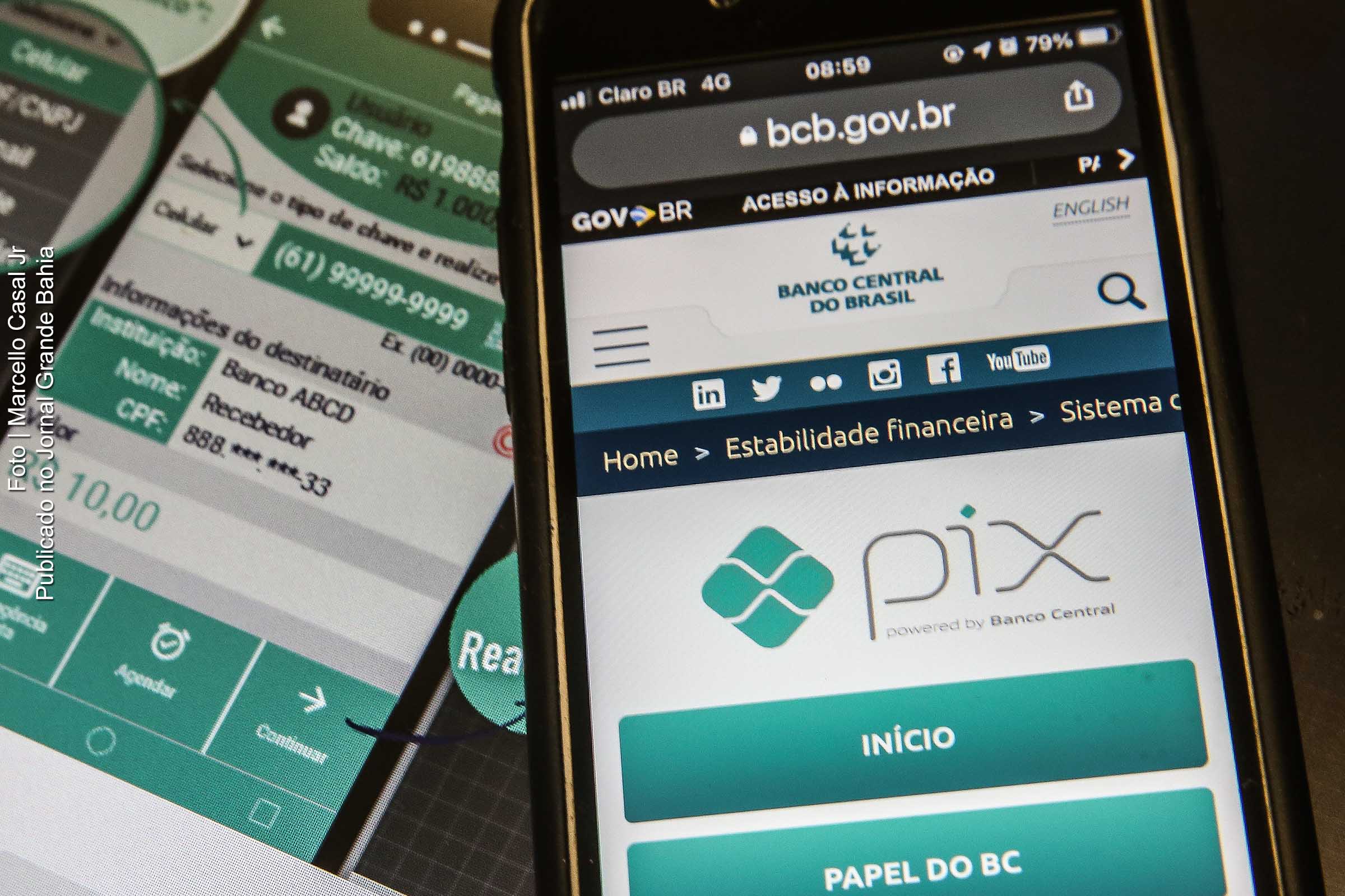 Pix é o pagamento instantâneo brasileiro. O meio de pagamento criado pelo Banco Central (BC) em que os recursos são transferidos entre contas em poucos segundos, a qualquer hora ou dia. É prático, rápido e seguro.