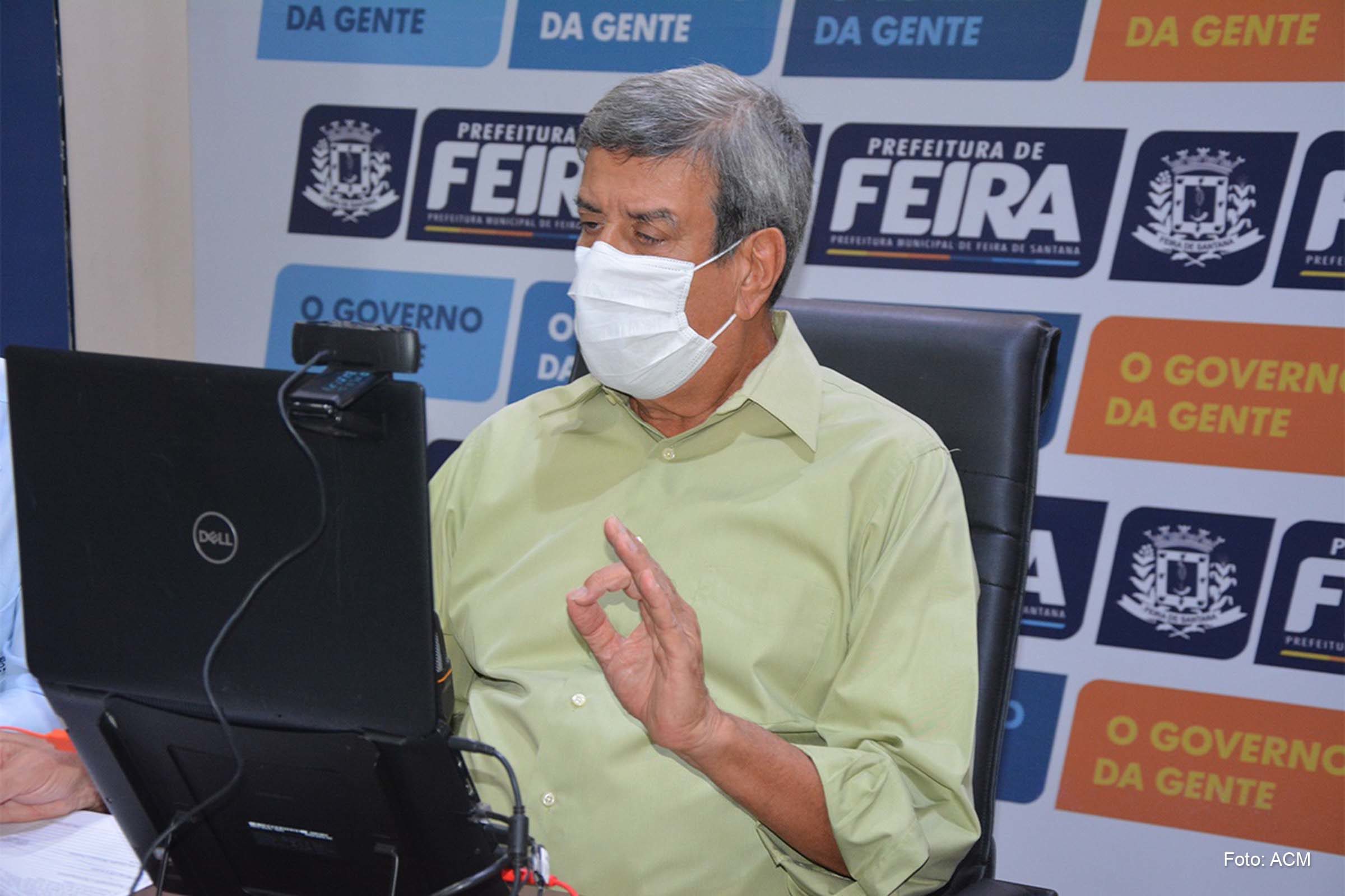 “Além de ler o decreto de cabeça para baixo, o advogado Magno Felzemburgh se alia aos que fazem campanha contra a vacina”, disse Colbert Martins.