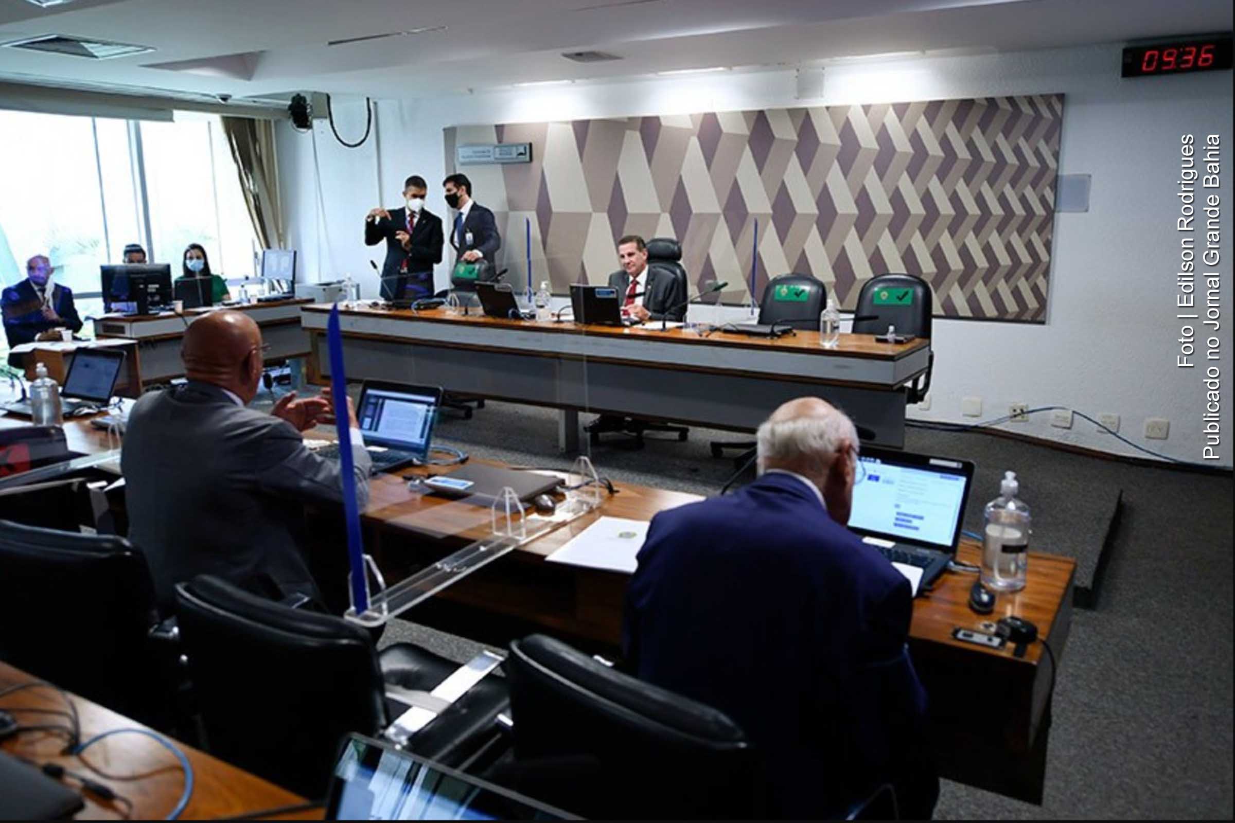 Projeto que regulamenta criptomoedas foi aprovado na CAE do Senado de forma terminativa na reunião. Proposta determina criação de comitê interministerial sobre o mercado de criptoativos.