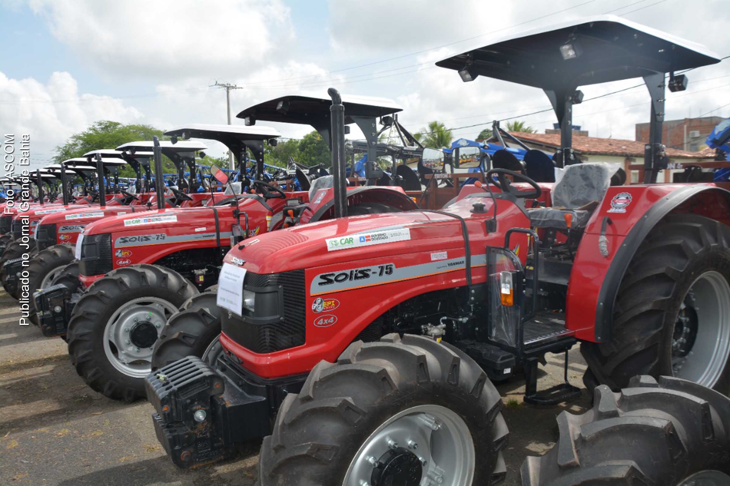 Tratores foram entregues a entidades da agricultura familiar da Bahia.