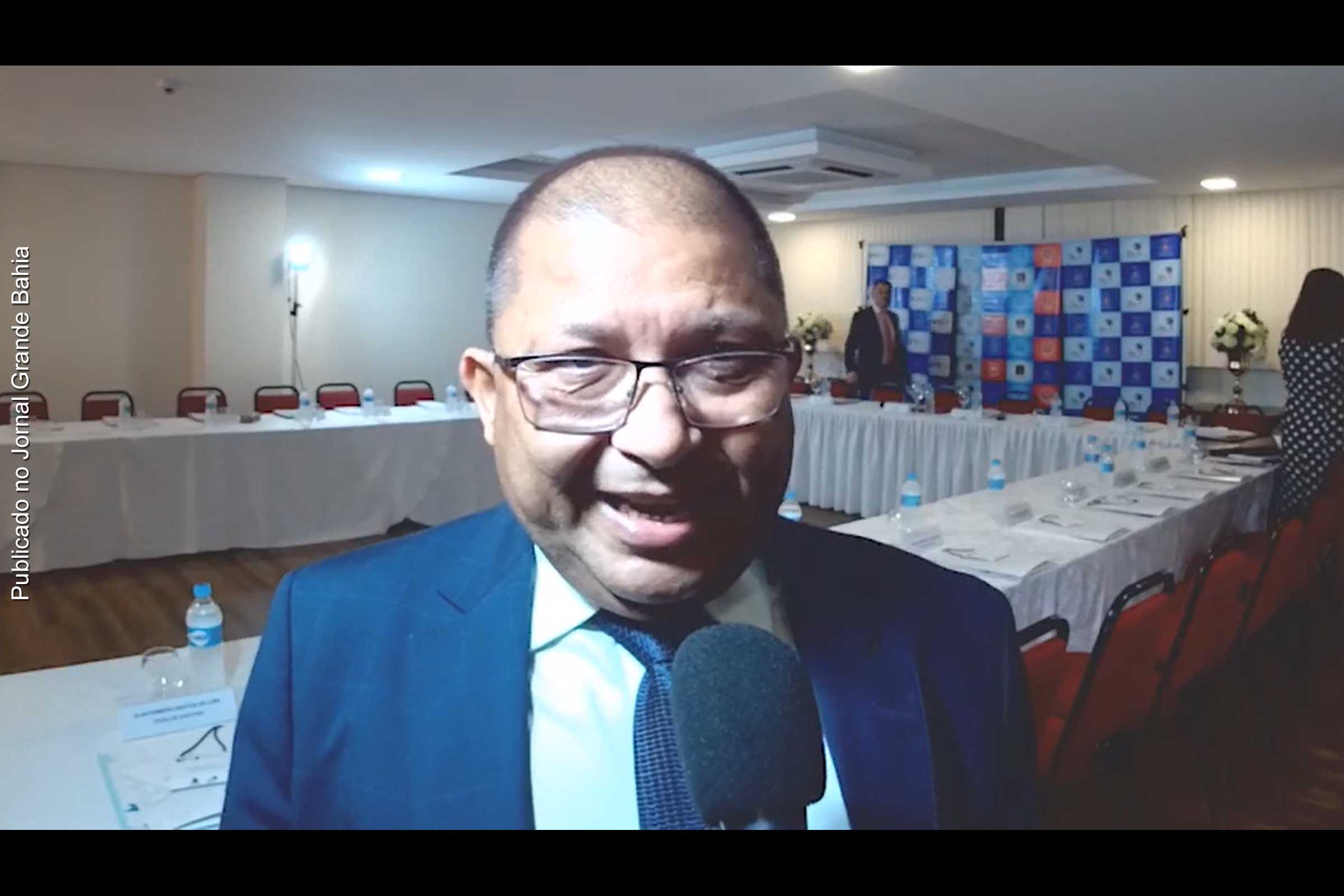 juiz Nunisvaldo dos Santos, titular da 2ª Vara da Fazenda Pública de Feira de Santana, indefere pedido limiar pleiteado pelo Governo Colbert Martins para manejar orçamento de 2022 por meio de decreto.