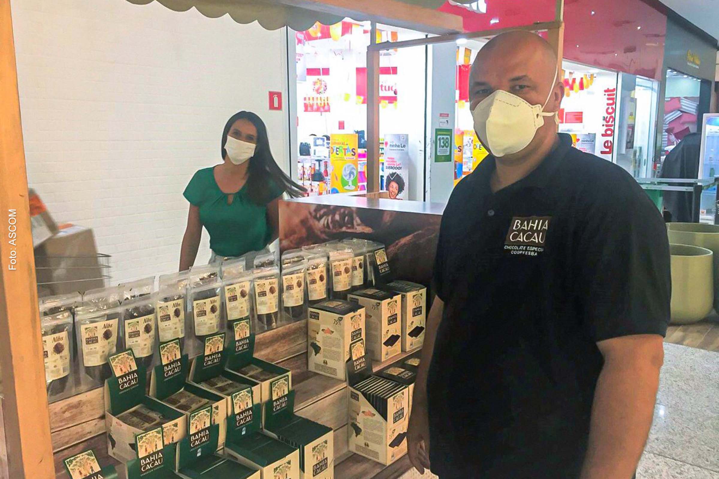 Criada no ano de 2010, com apoio do Governo do Estado, a Bahia Cacau é considerada a primeira agroindústria de fabricação de chocolate da agricultura familiar do Brasil.